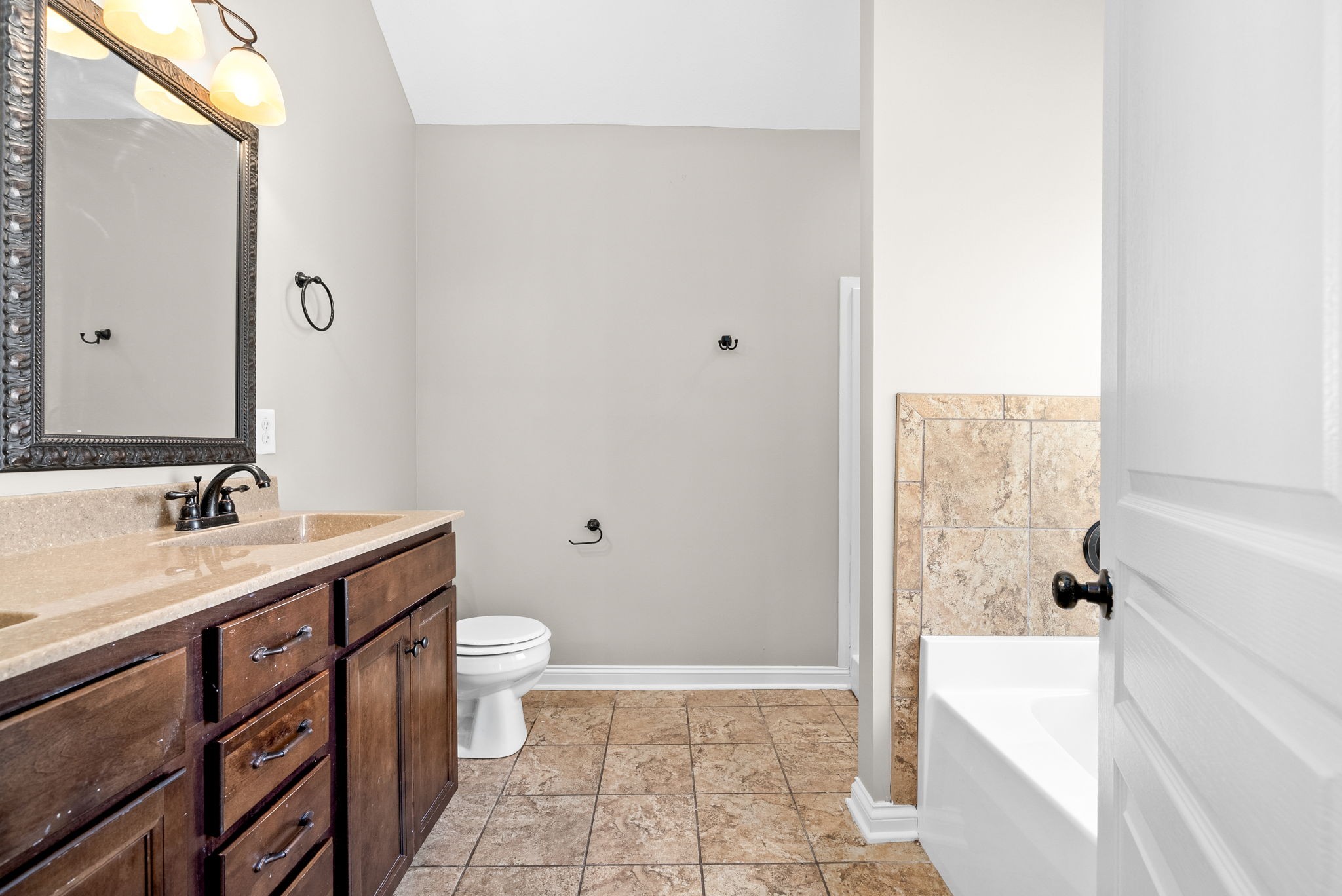 Image 18 of 42 For 2801 College Road 19