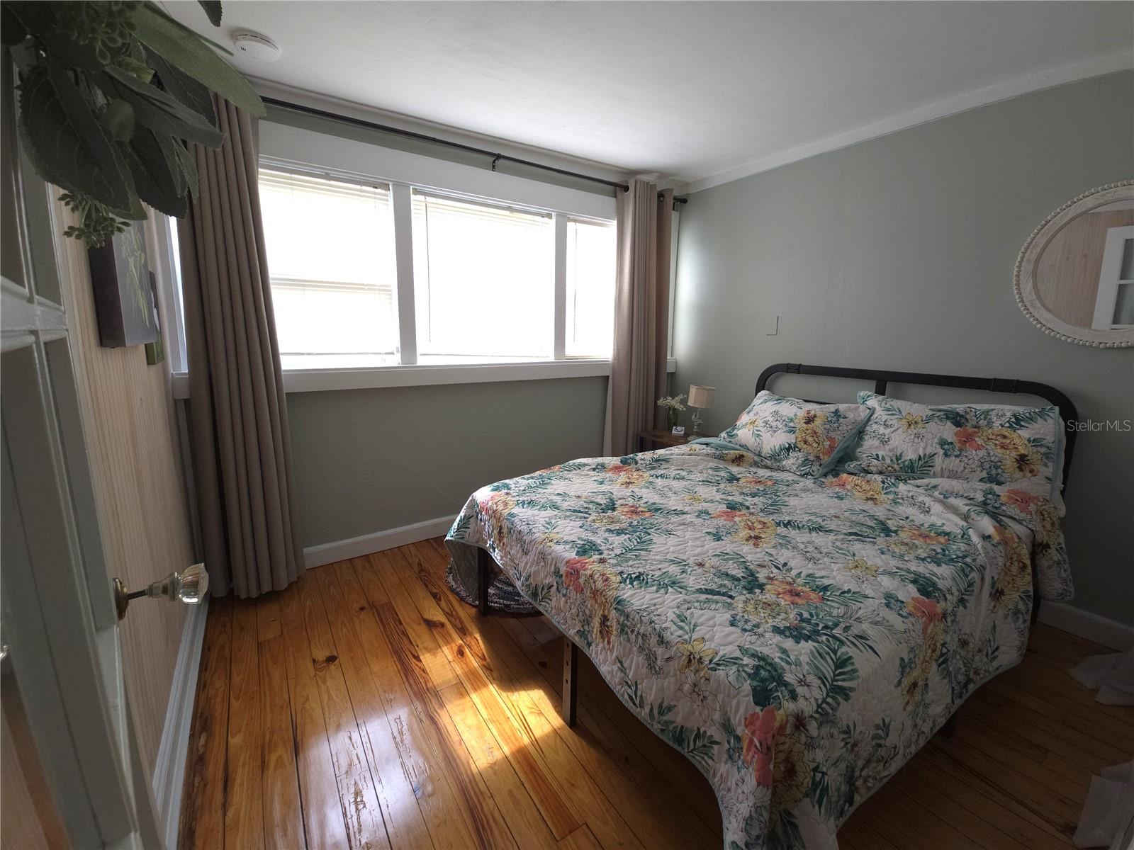 Image 10 of 23 For 20906 River Drive