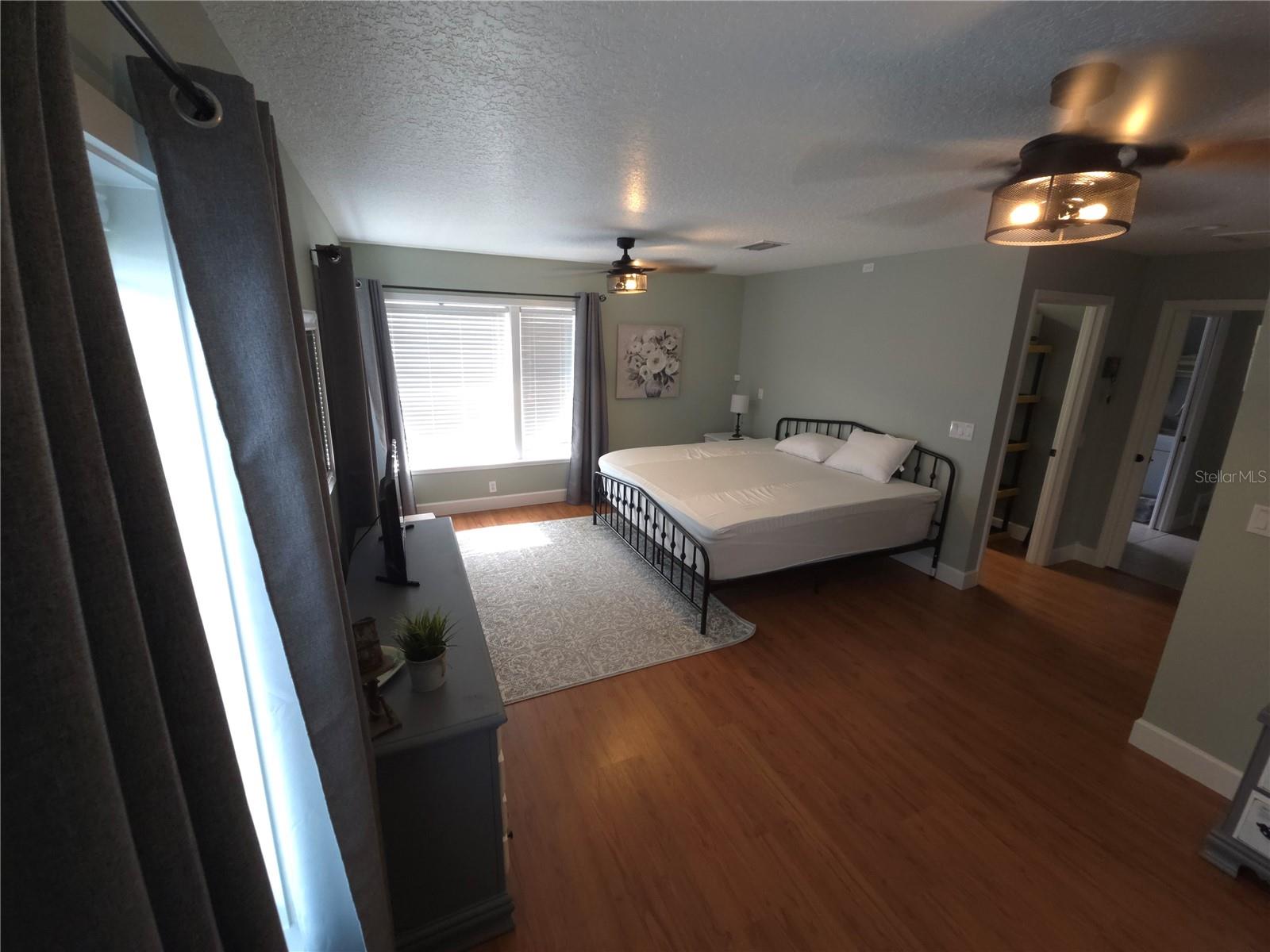 Image 16 of 23 For 20906 River Drive