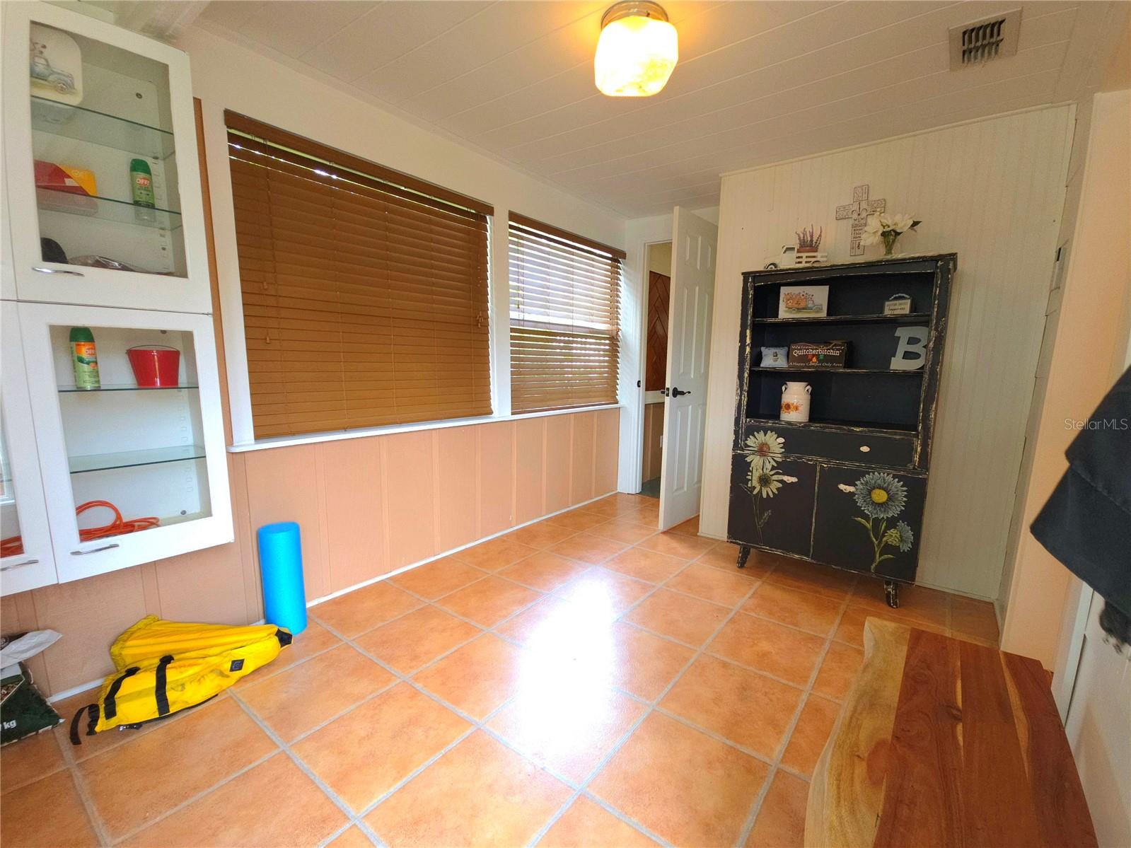 Image 3 of 23 For 20906 River Drive