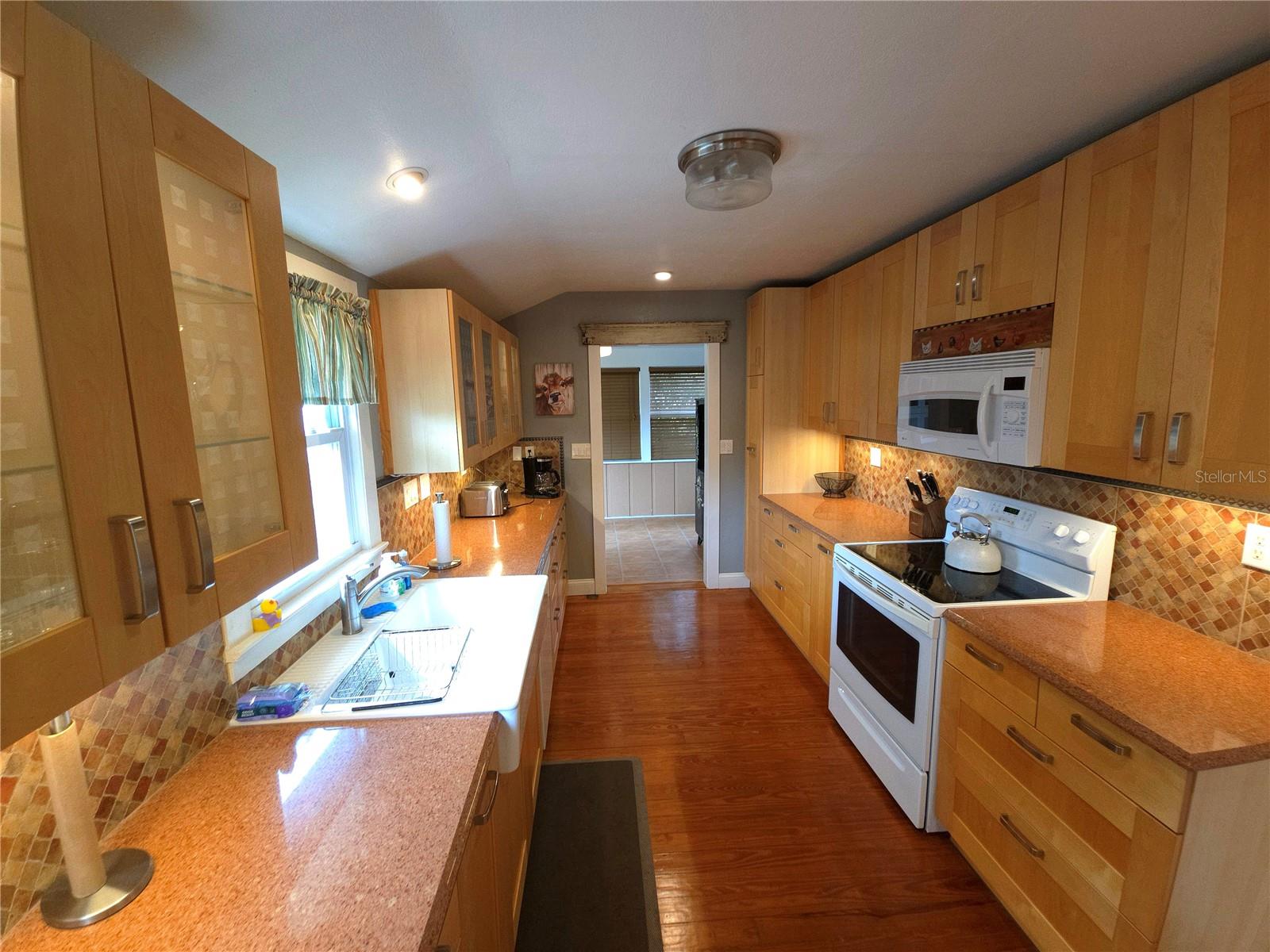 Image 5 of 23 For 20906 River Drive