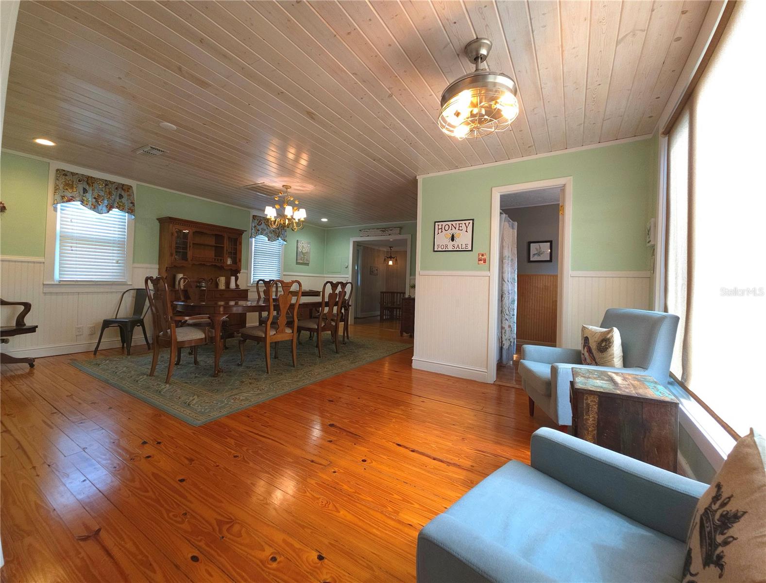 Image 6 of 23 For 20906 River Drive
