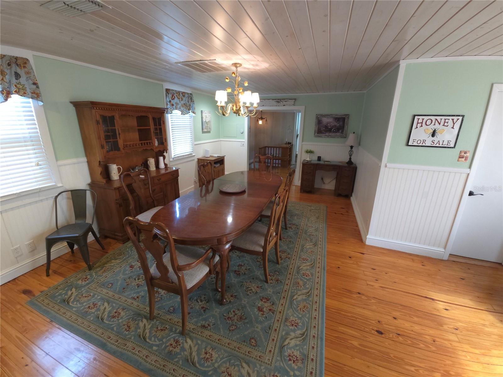 Image 8 of 23 For 20906 River Drive
