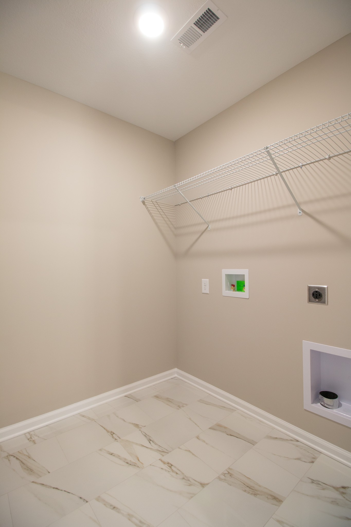 Image 21 of 49 For 9721 53rd Court