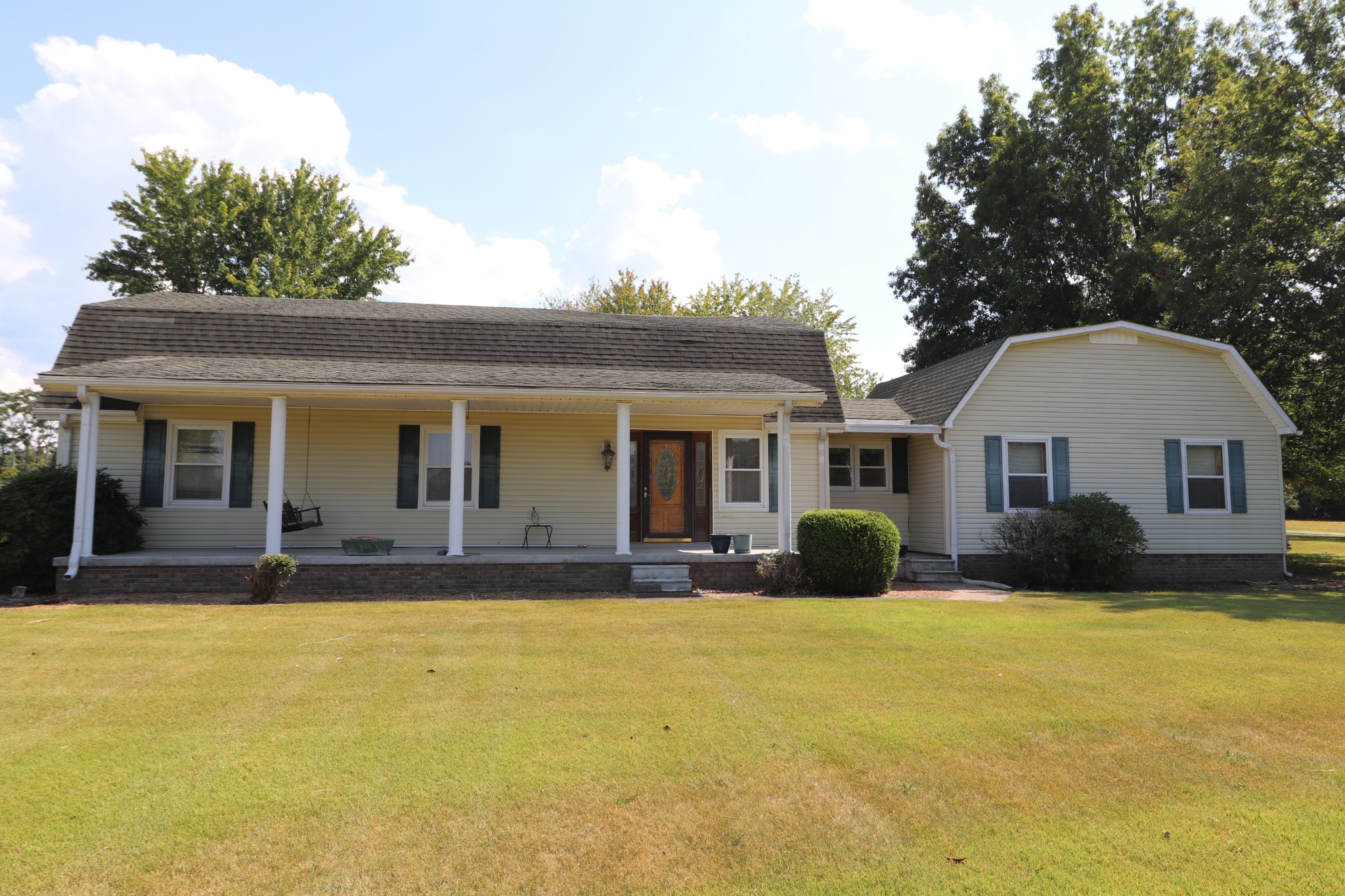 Image 2 of 48 For 2219 18 Avenue
