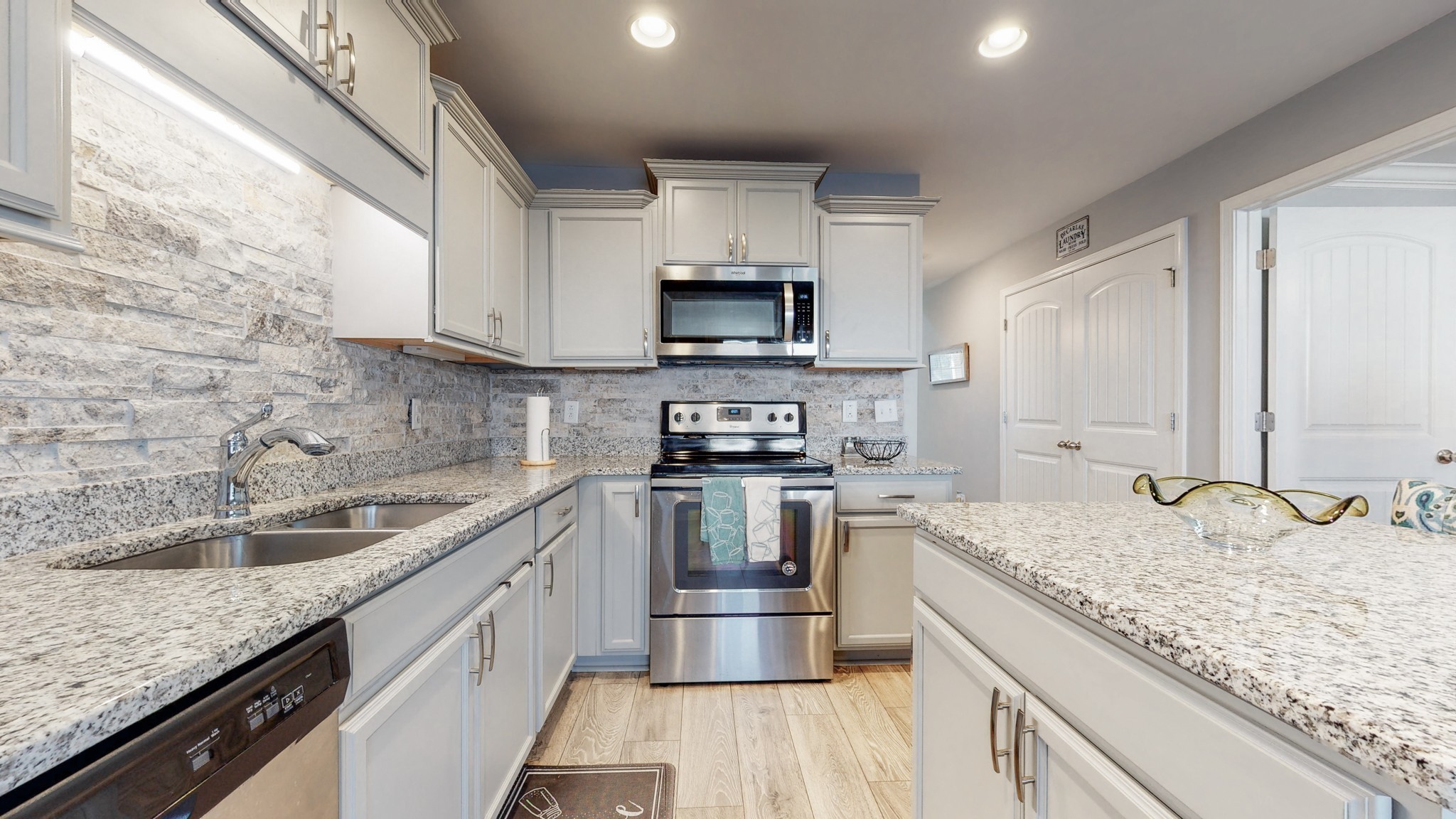 Image 10 of 52 For 288 Oak Avenue
