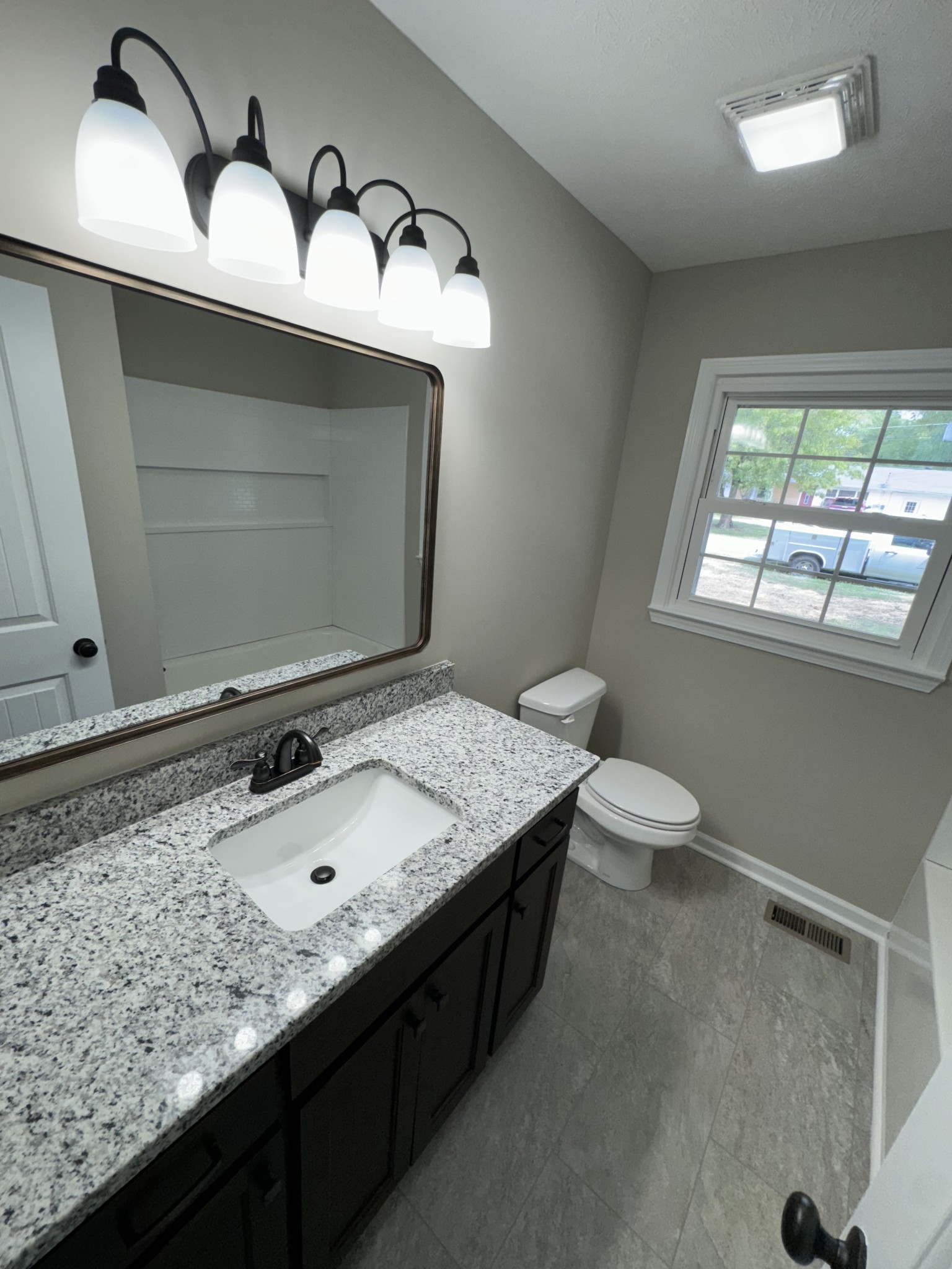 Image 13 of 20 For 807 Glen Creek Court