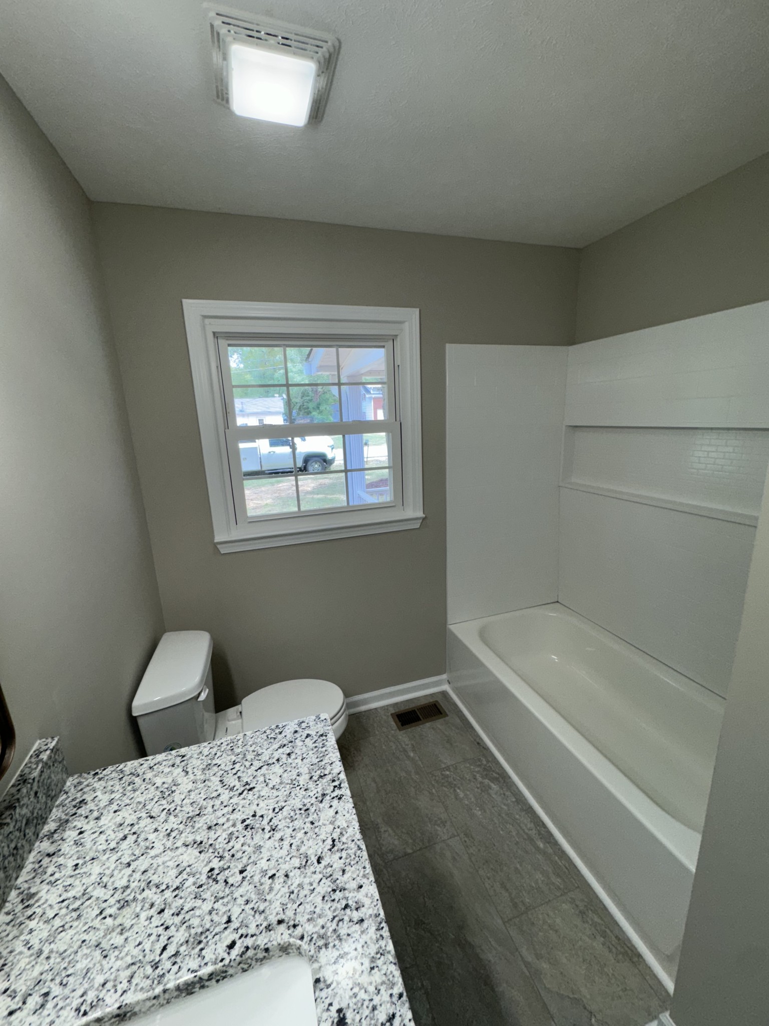 Image 14 of 20 For 807 Glen Creek Court