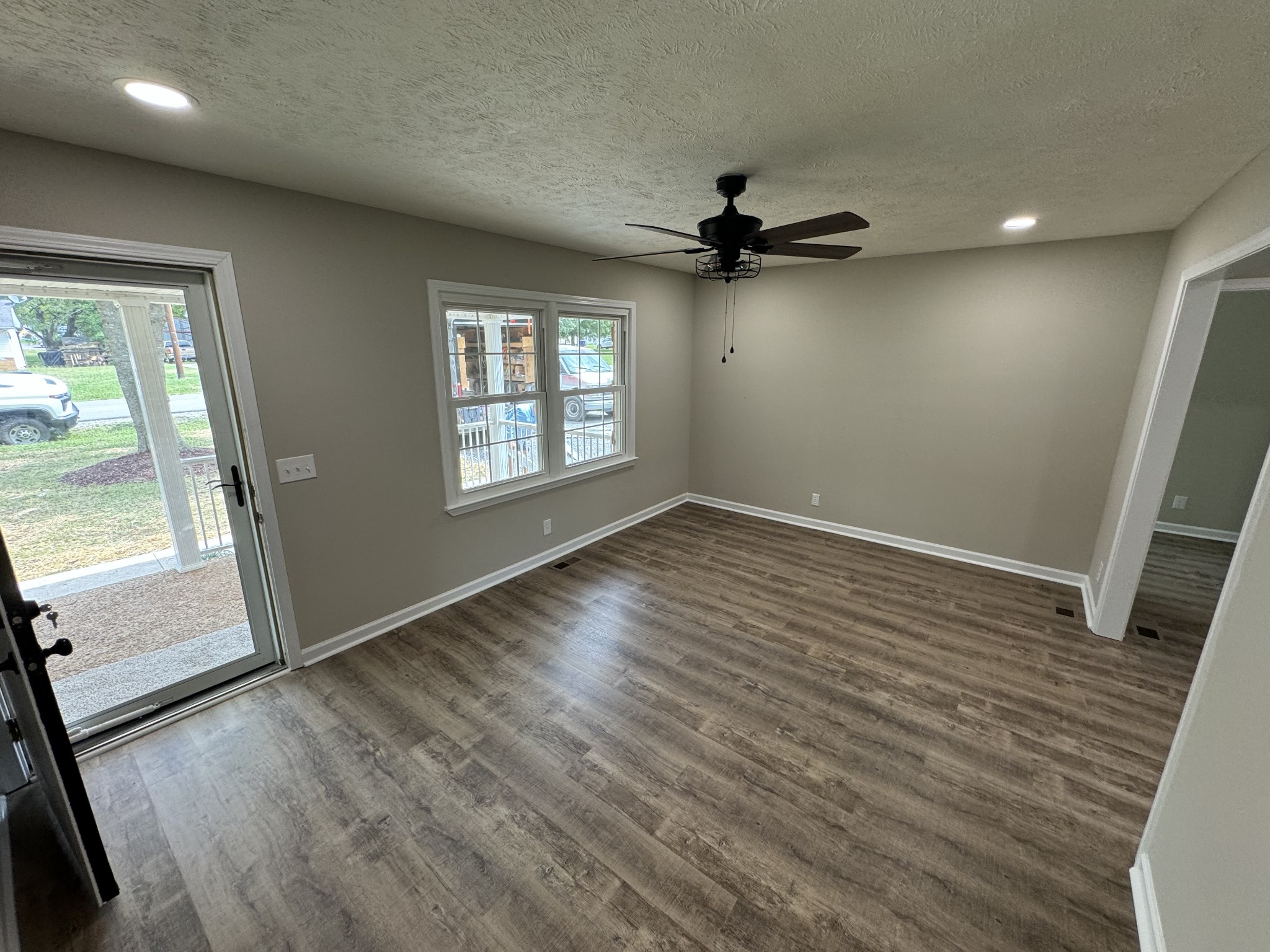 Image 16 of 20 For 807 Glen Creek Court