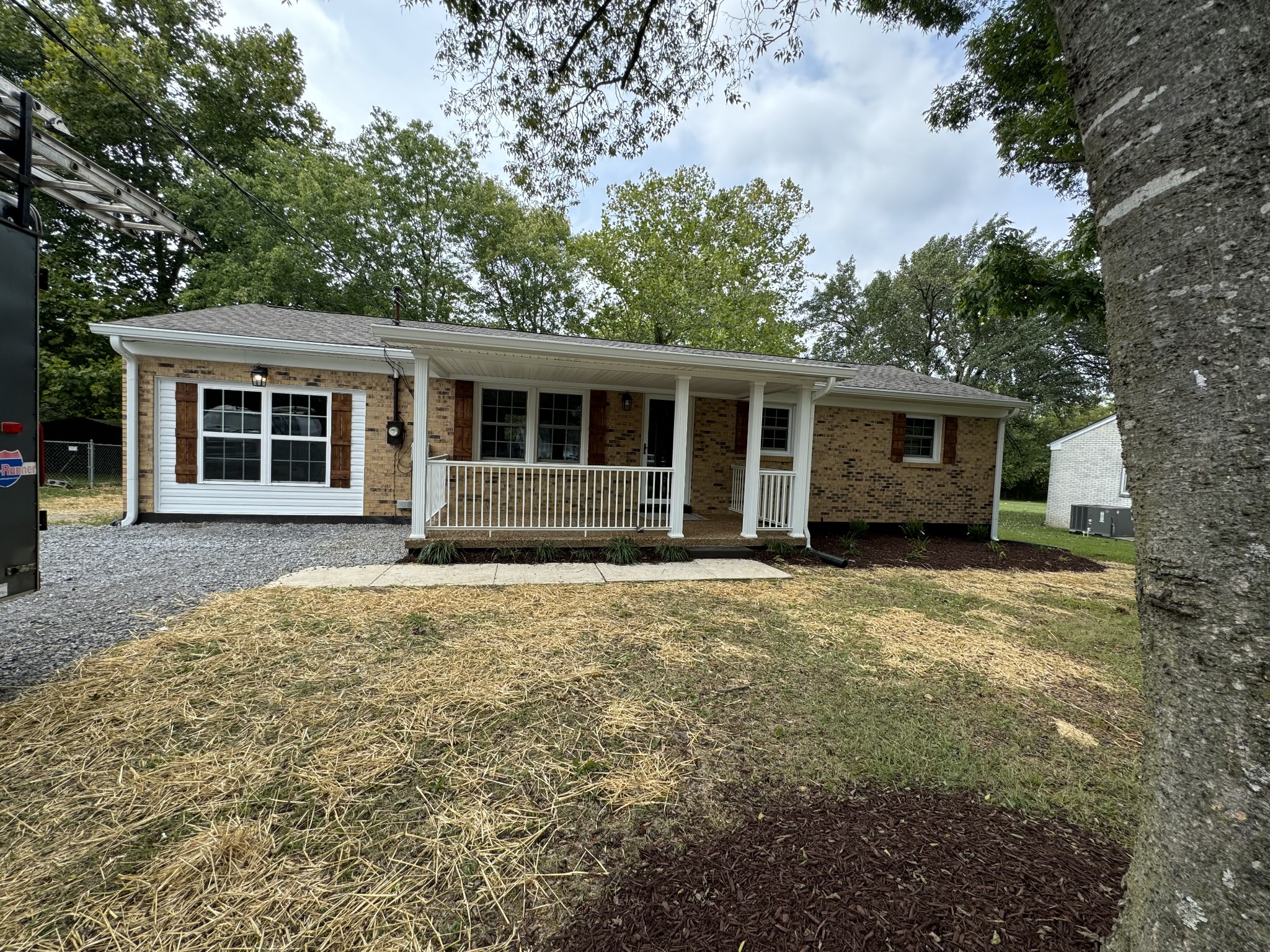Image 3 of 20 For 807 Glen Creek Court