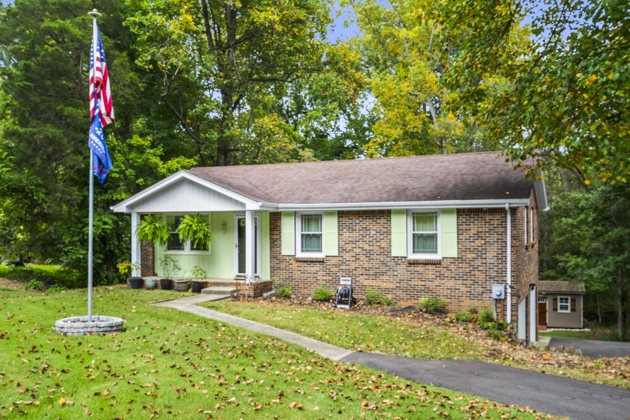 Image 6 of 14 For 4348 Deepwater Court