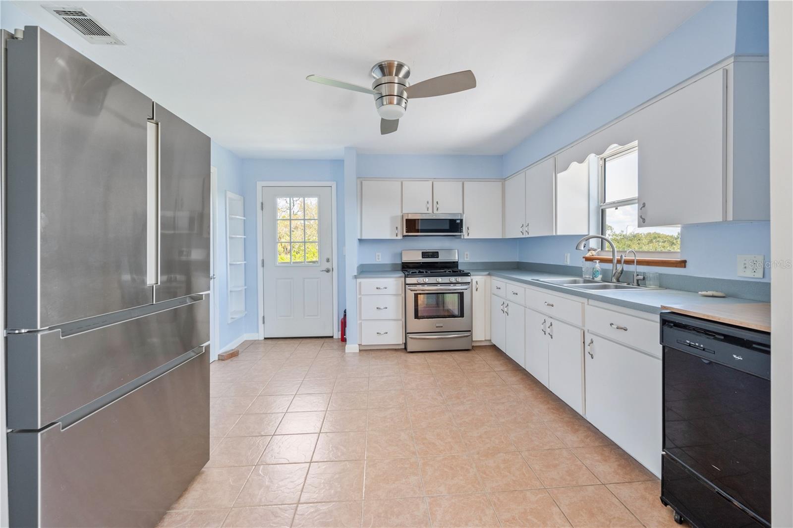 Image 10 of 36 For 12410 Cedar Street