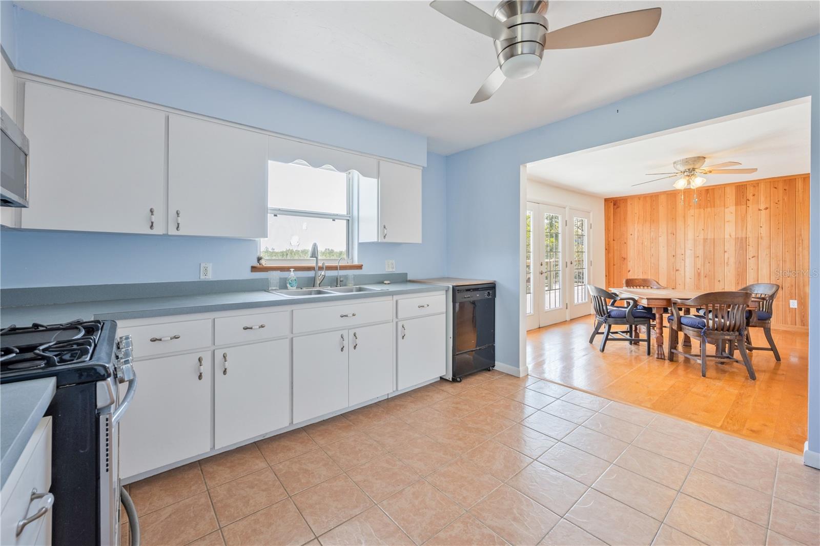 Image 12 of 36 For 12410 Cedar Street