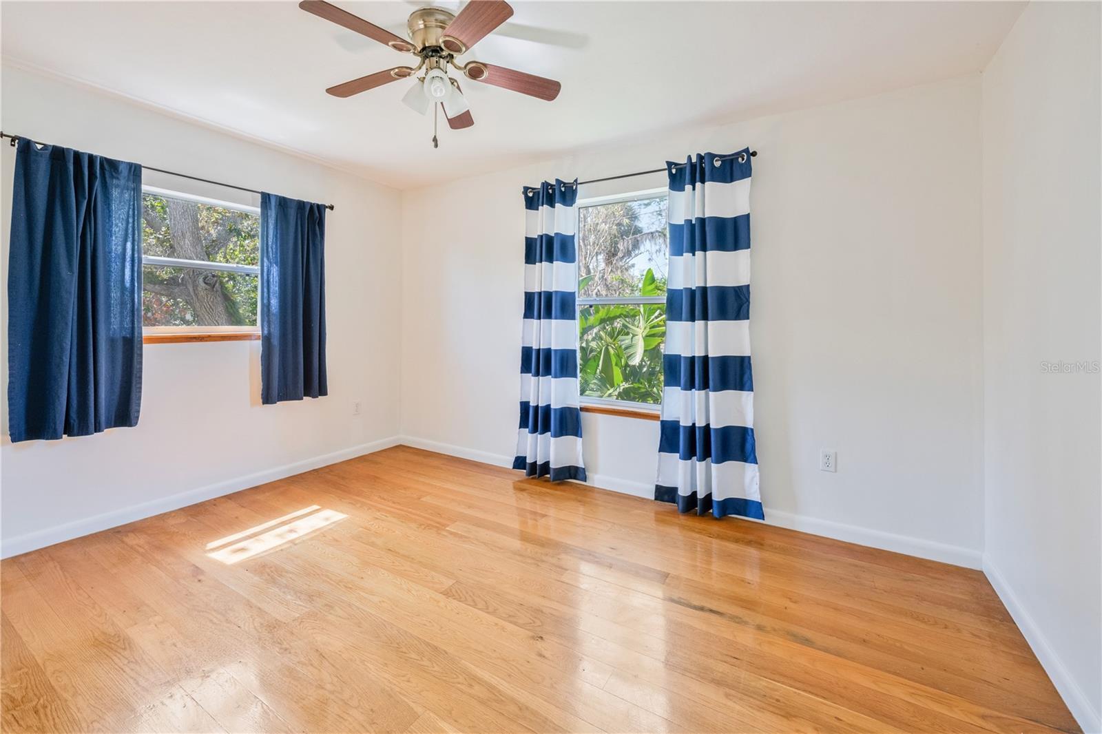 Image 16 of 36 For 12410 Cedar Street