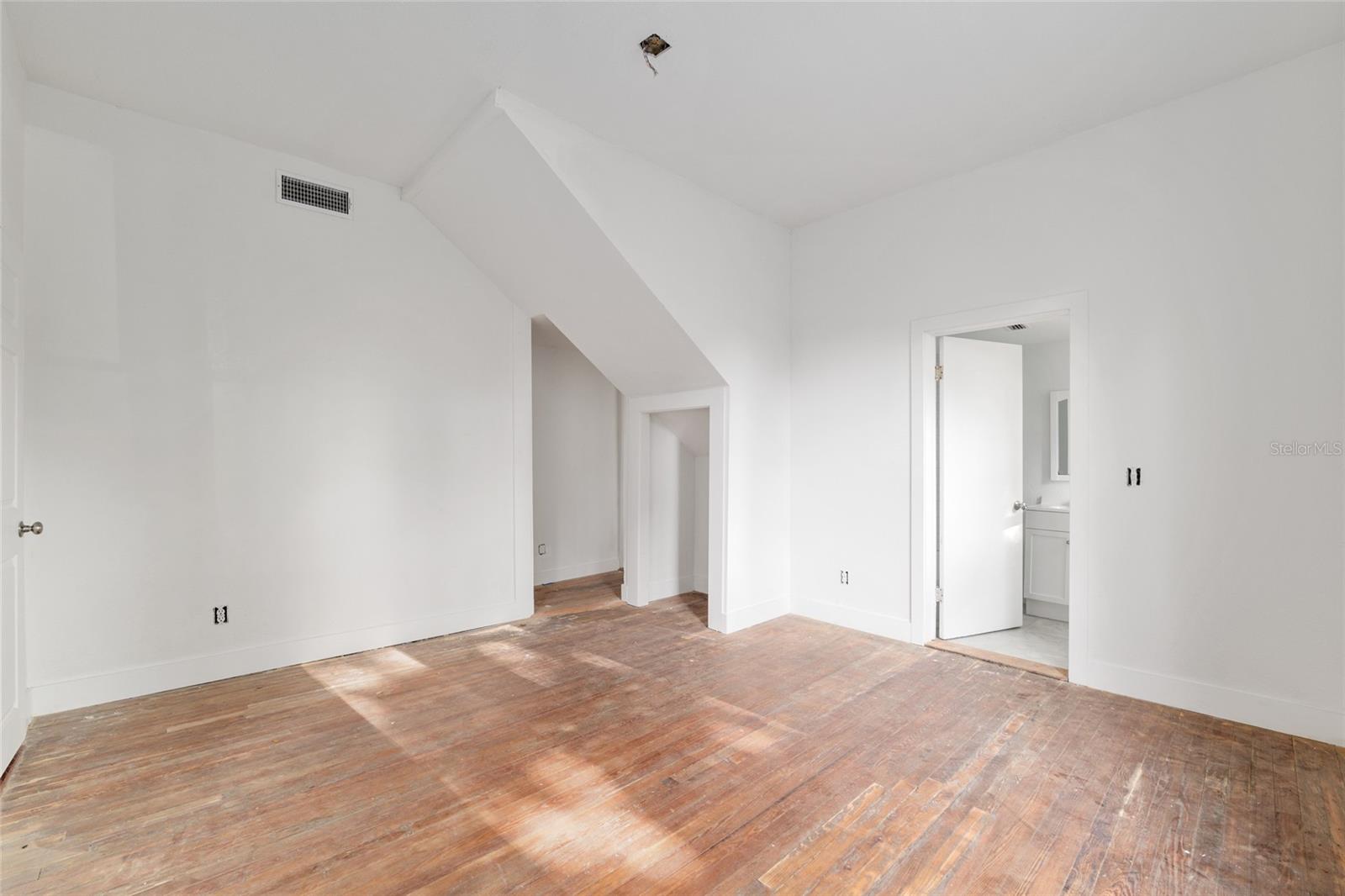 Image 14 of 100 For 721 2nd Street