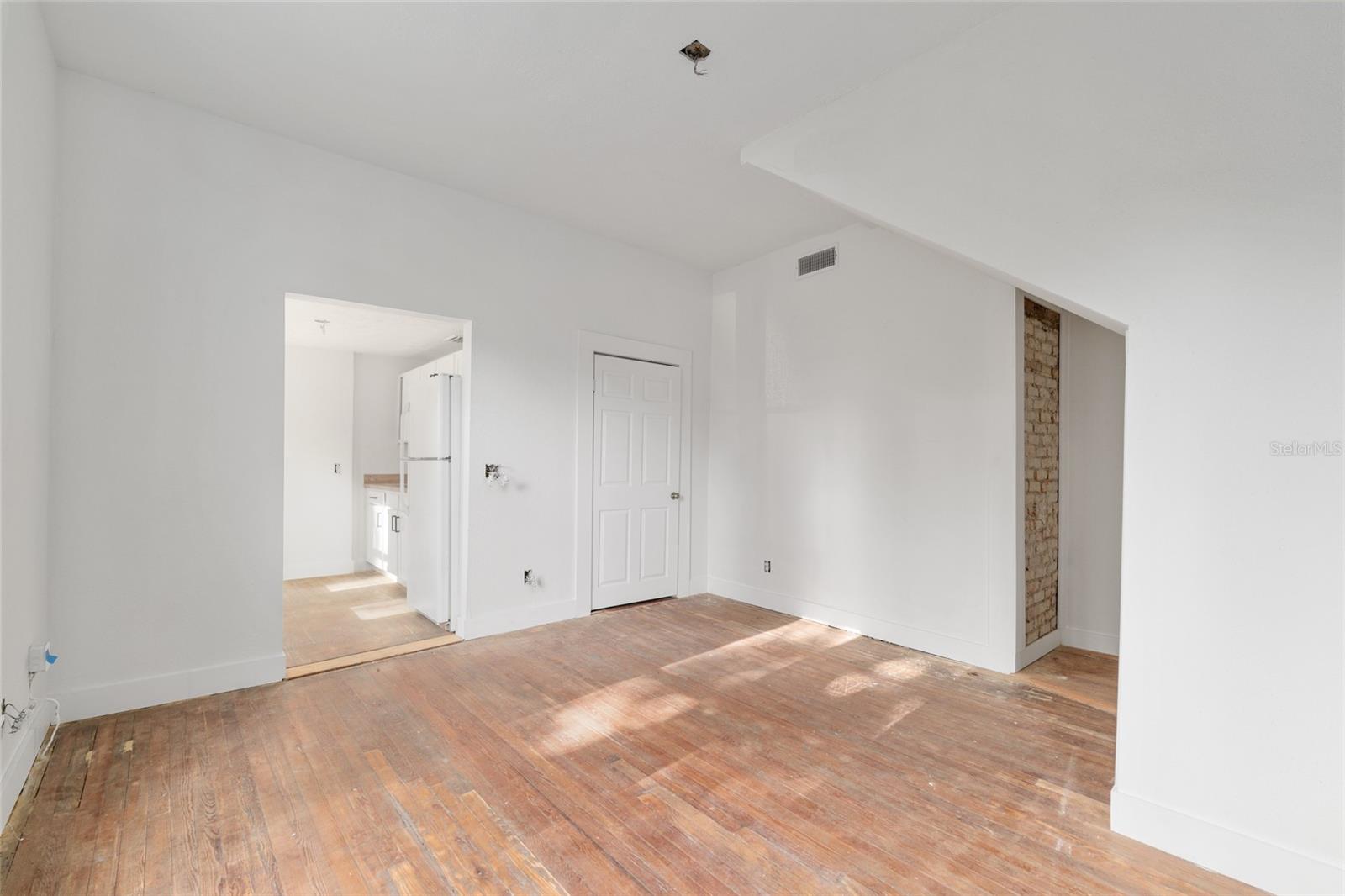 Image 16 of 100 For 721 2nd Street