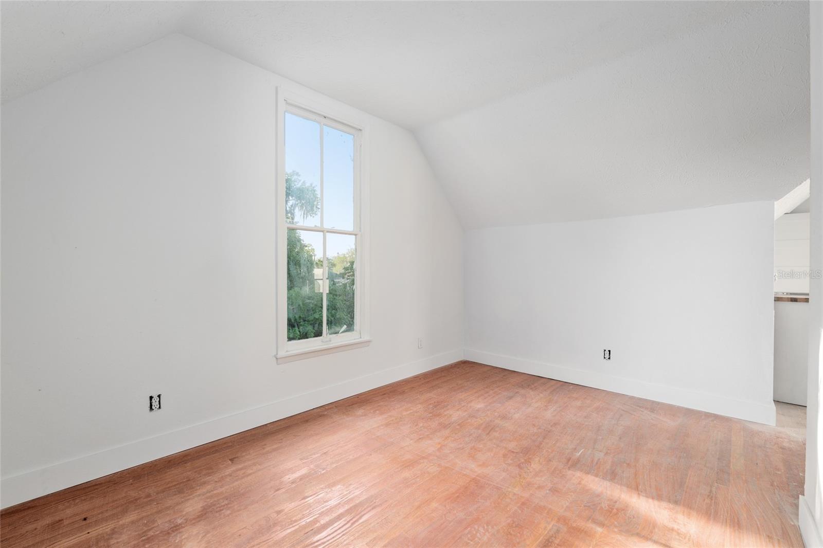 Image 29 of 100 For 721 2nd Street