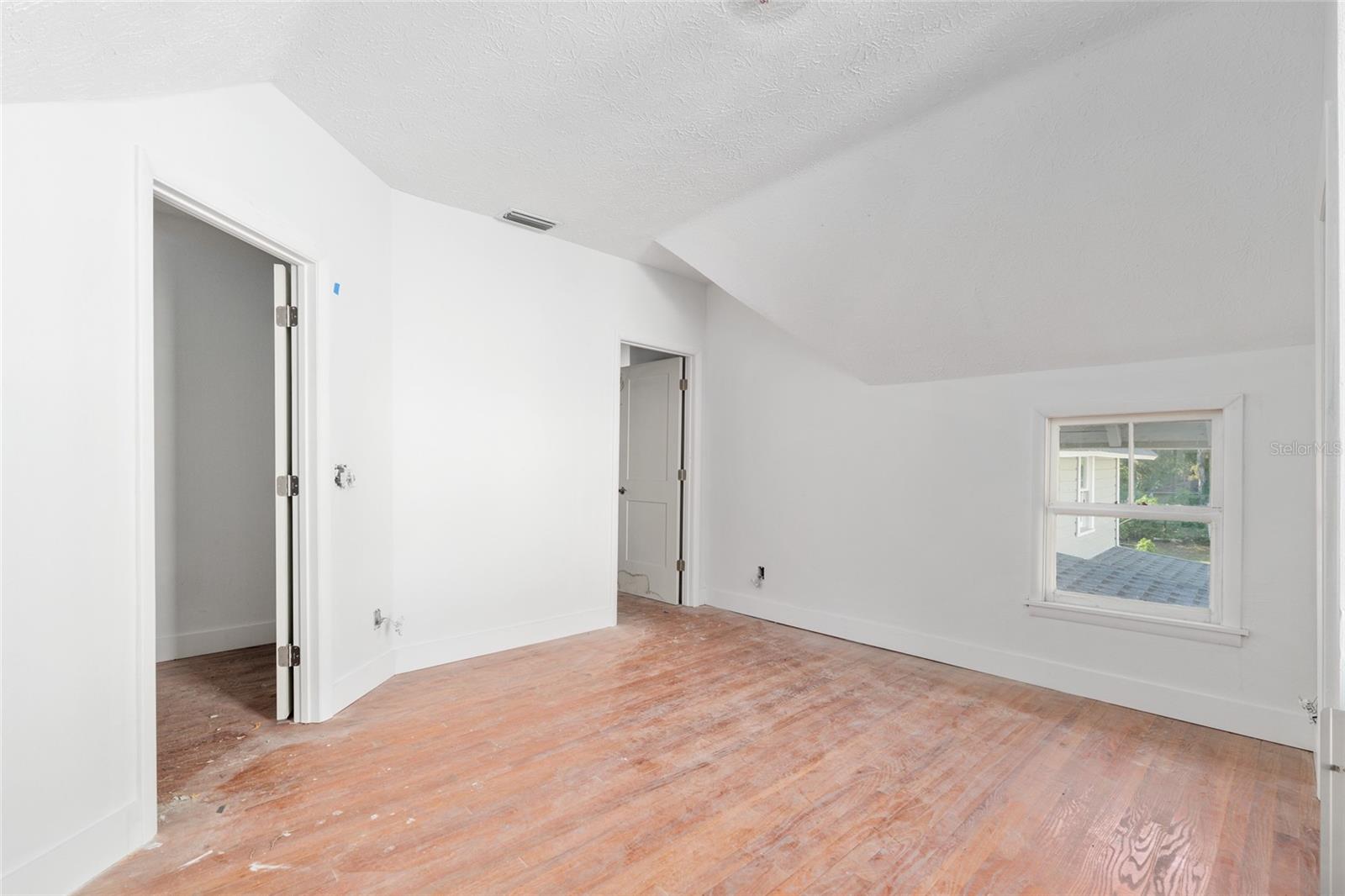 Image 32 of 100 For 721 2nd Street