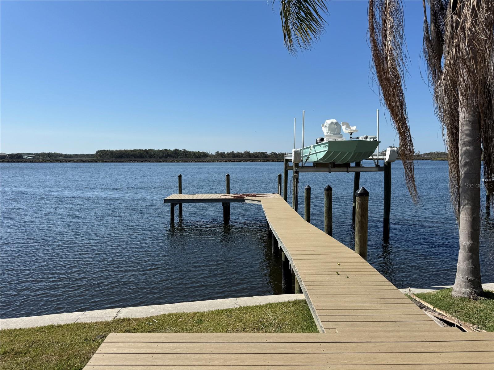 Listing photo id 1 for 12030 Tarpon Court