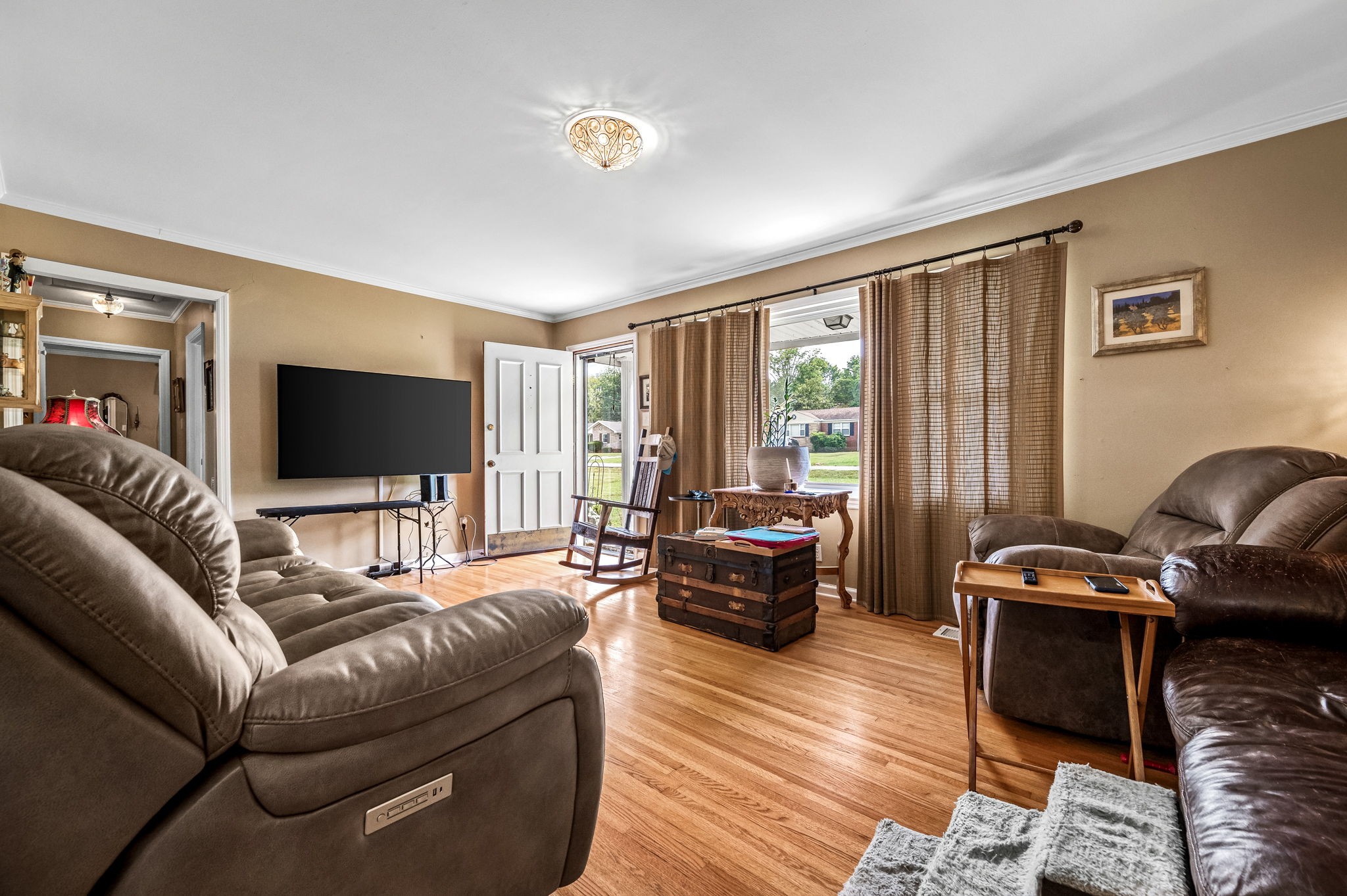 Image 18 of 70 For 3580 Chandler Drive