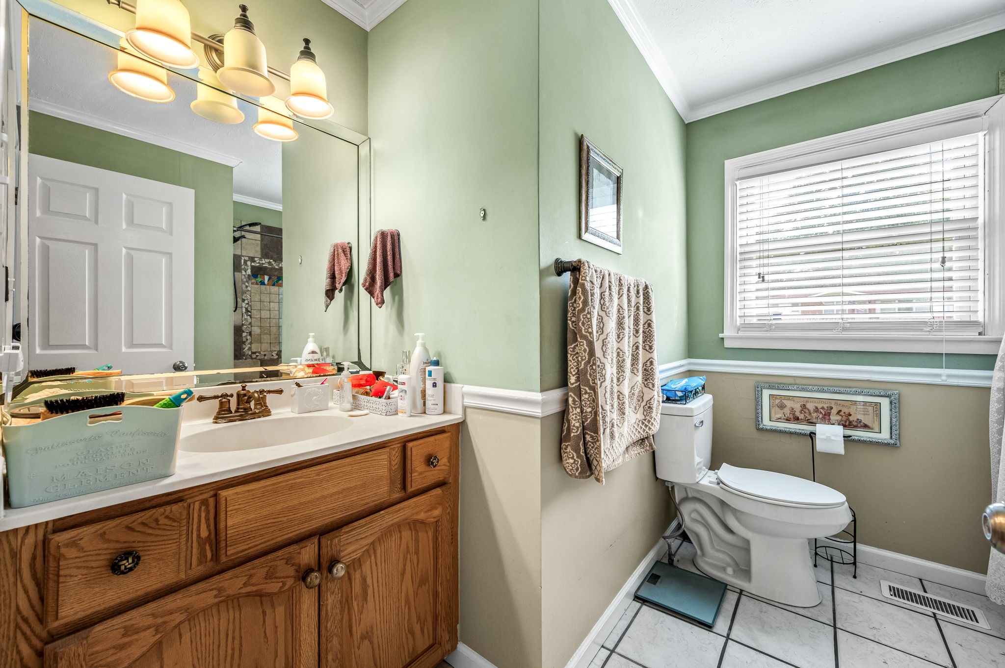 Image 33 of 70 For 3580 Chandler Drive