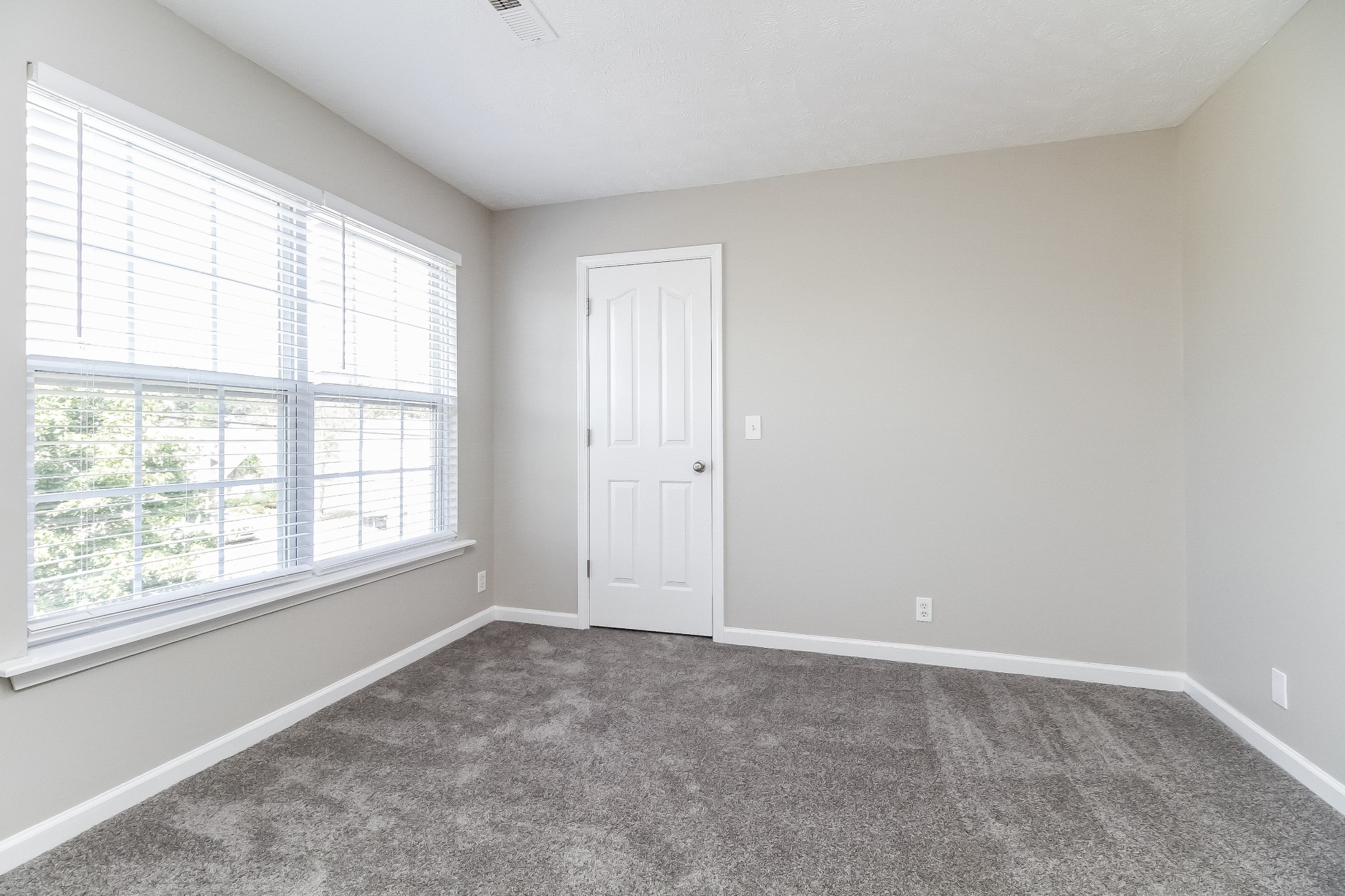 Image 14 of 62 For 10833 86th Terrace