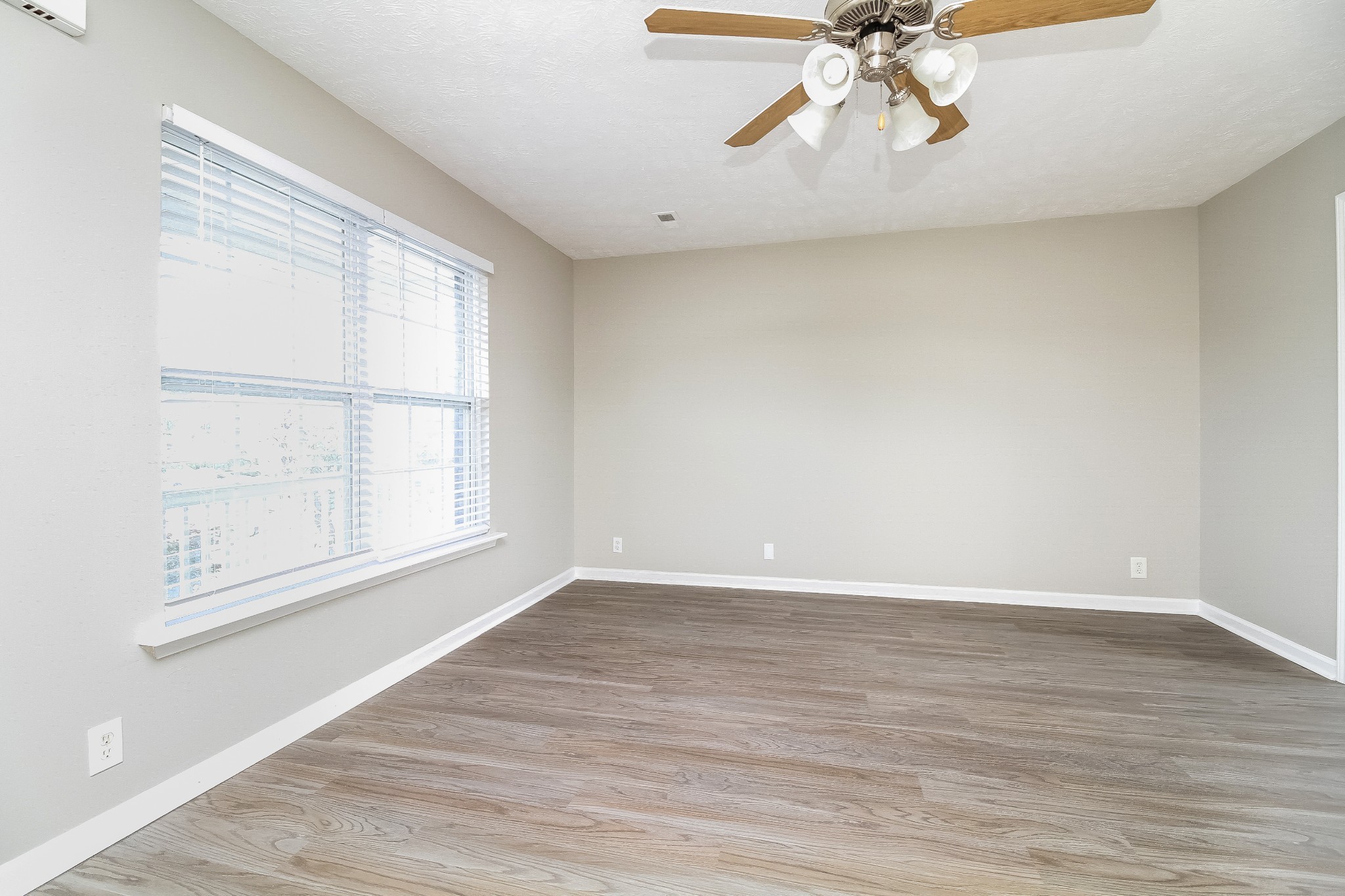 Image 4 of 62 For 10833 86th Terrace
