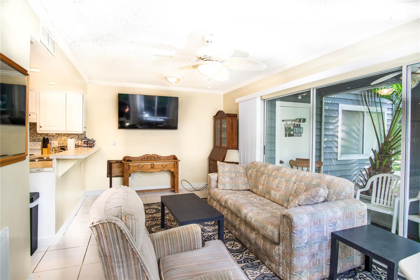 Image 3 of 26 For 20800 River Drive A11