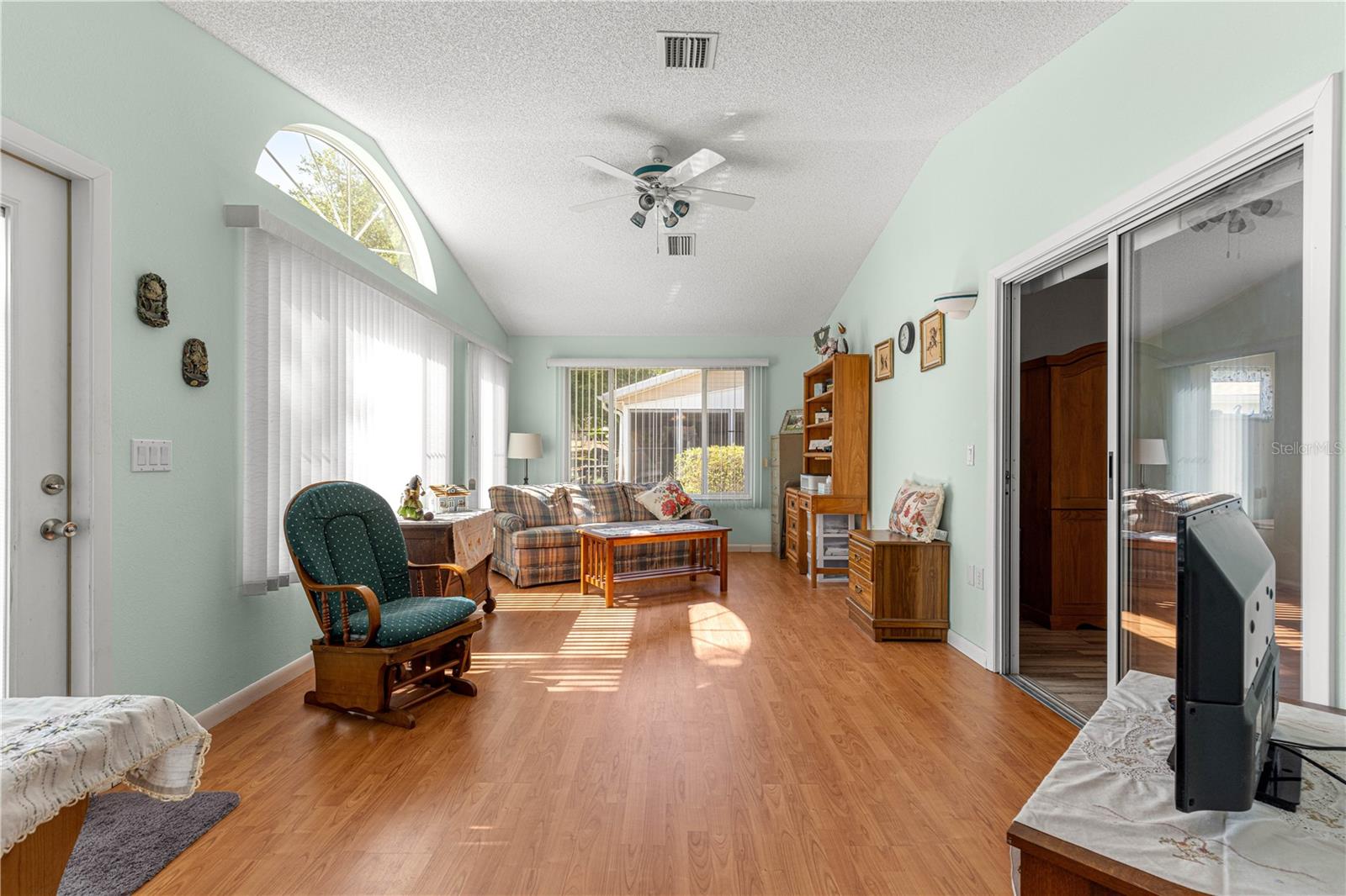 Image 41 of 83 For 10989 86th Avenue