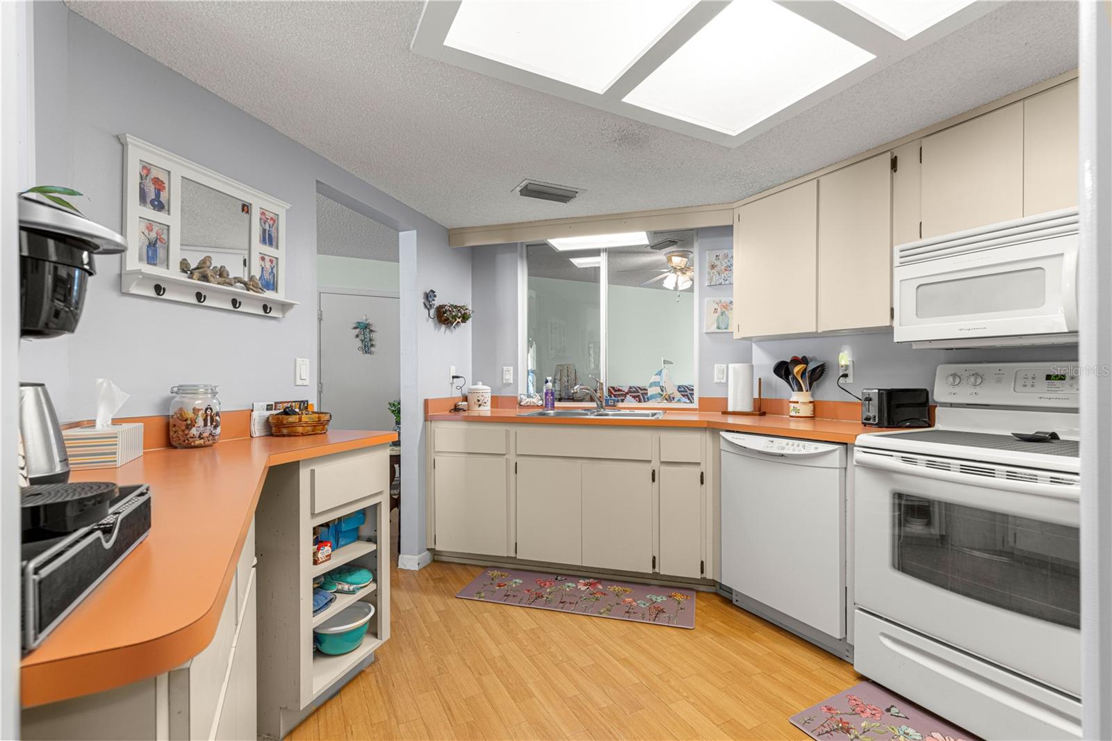 Image 6 of 83 For 10989 86th Avenue