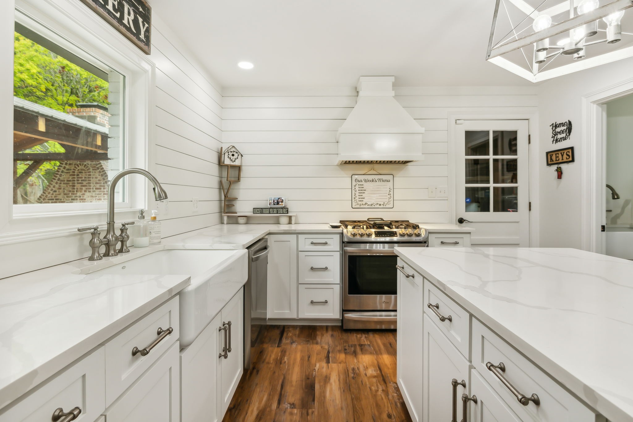 Listing photo id 8 for 9708 Hawthorne Street 558
