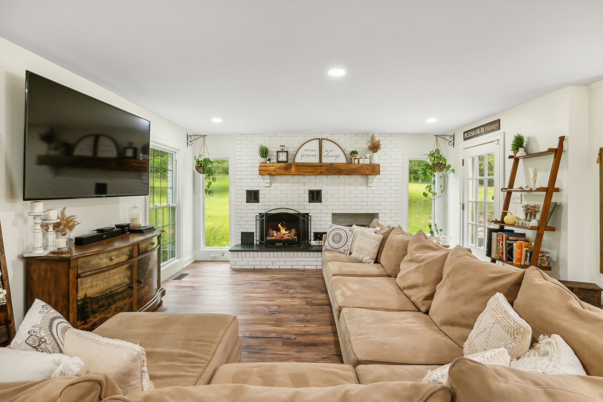 Listing photo id 12 for 9708 Hawthorne Street 558