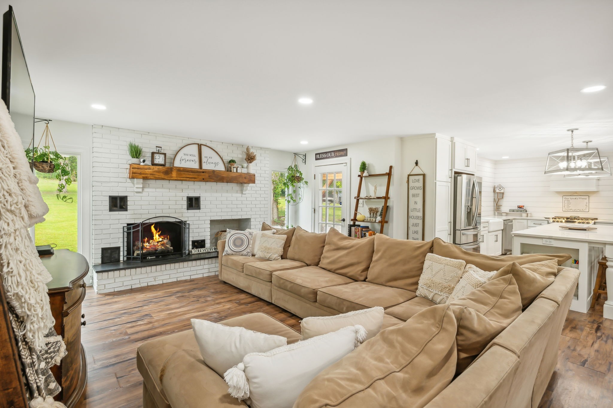 Listing photo id 13 for 9708 Hawthorne Street 558
