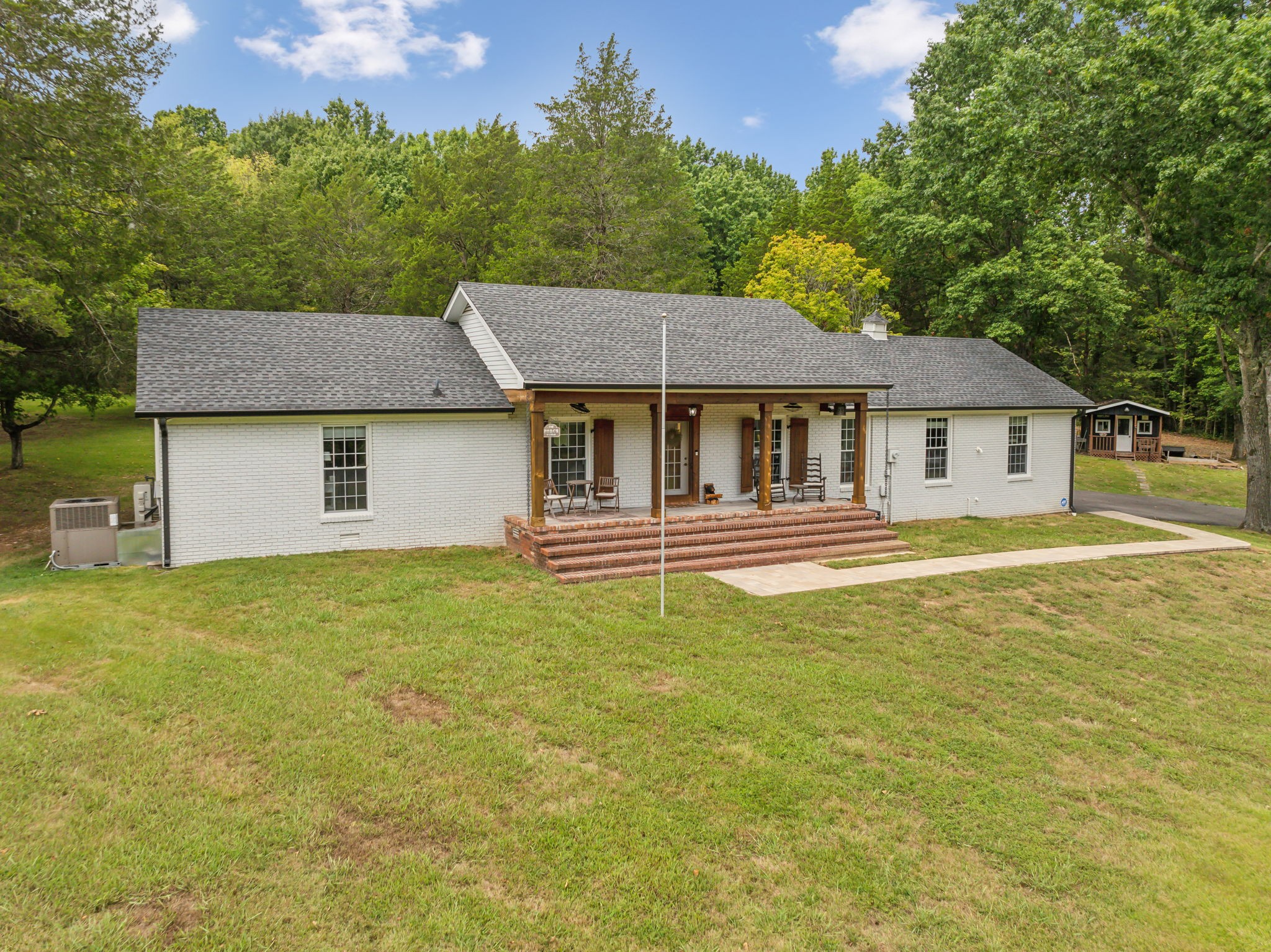 Listing photo id 0 for 9708 Hawthorne Street 558