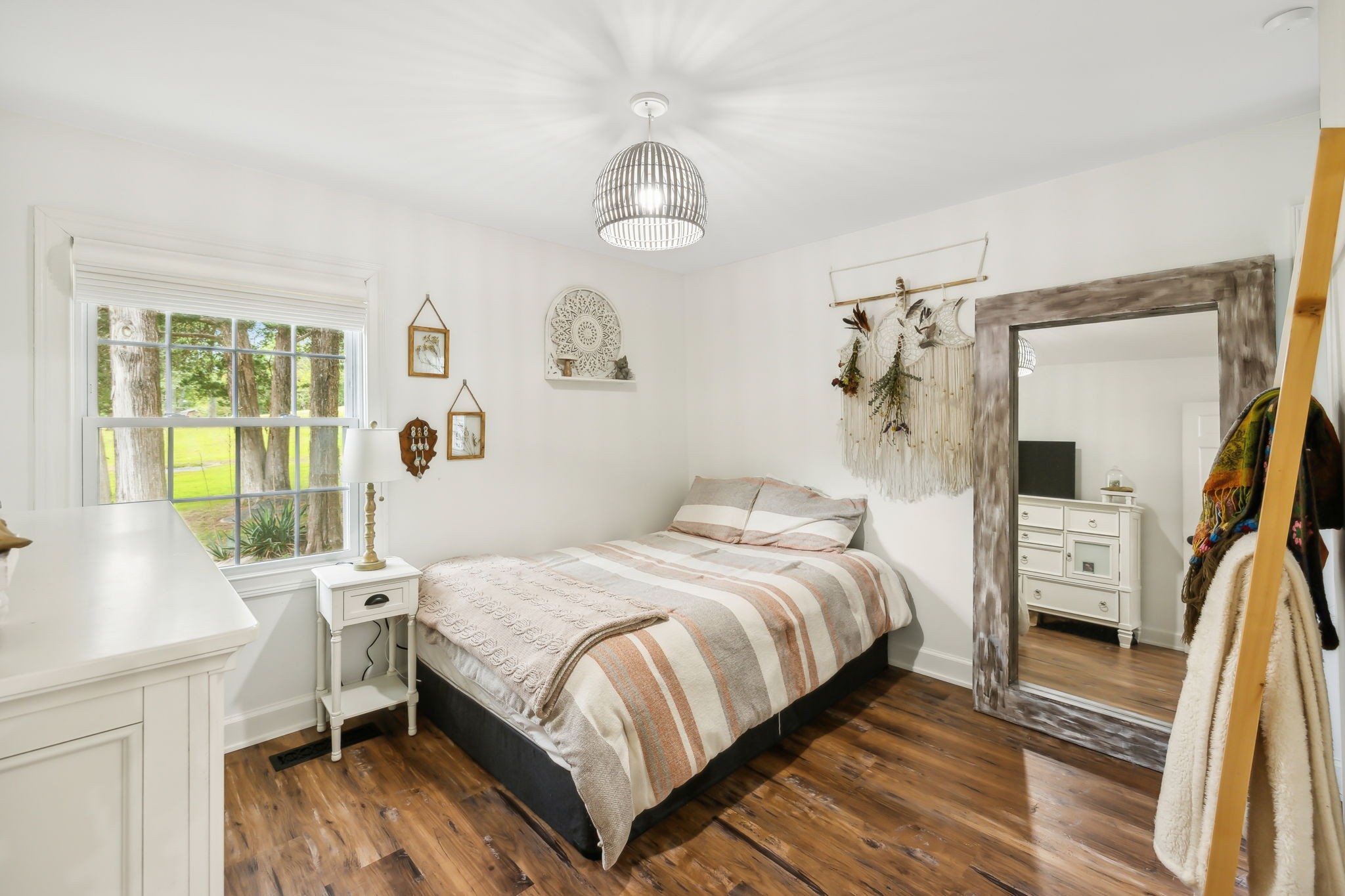 Listing photo id 18 for 9708 Hawthorne Street 558