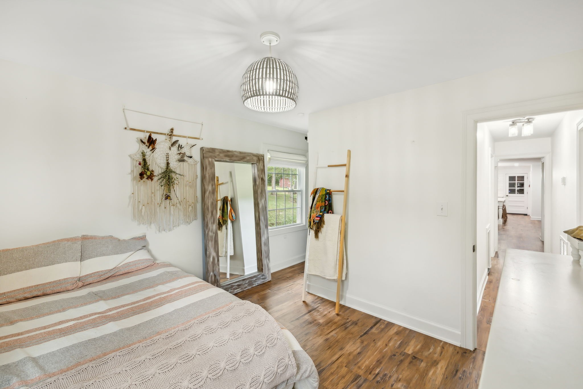 Listing photo id 19 for 9708 Hawthorne Street 558