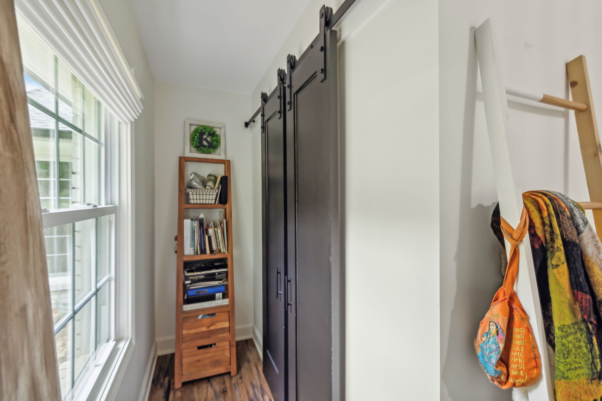 Listing photo id 20 for 9708 Hawthorne Street 558