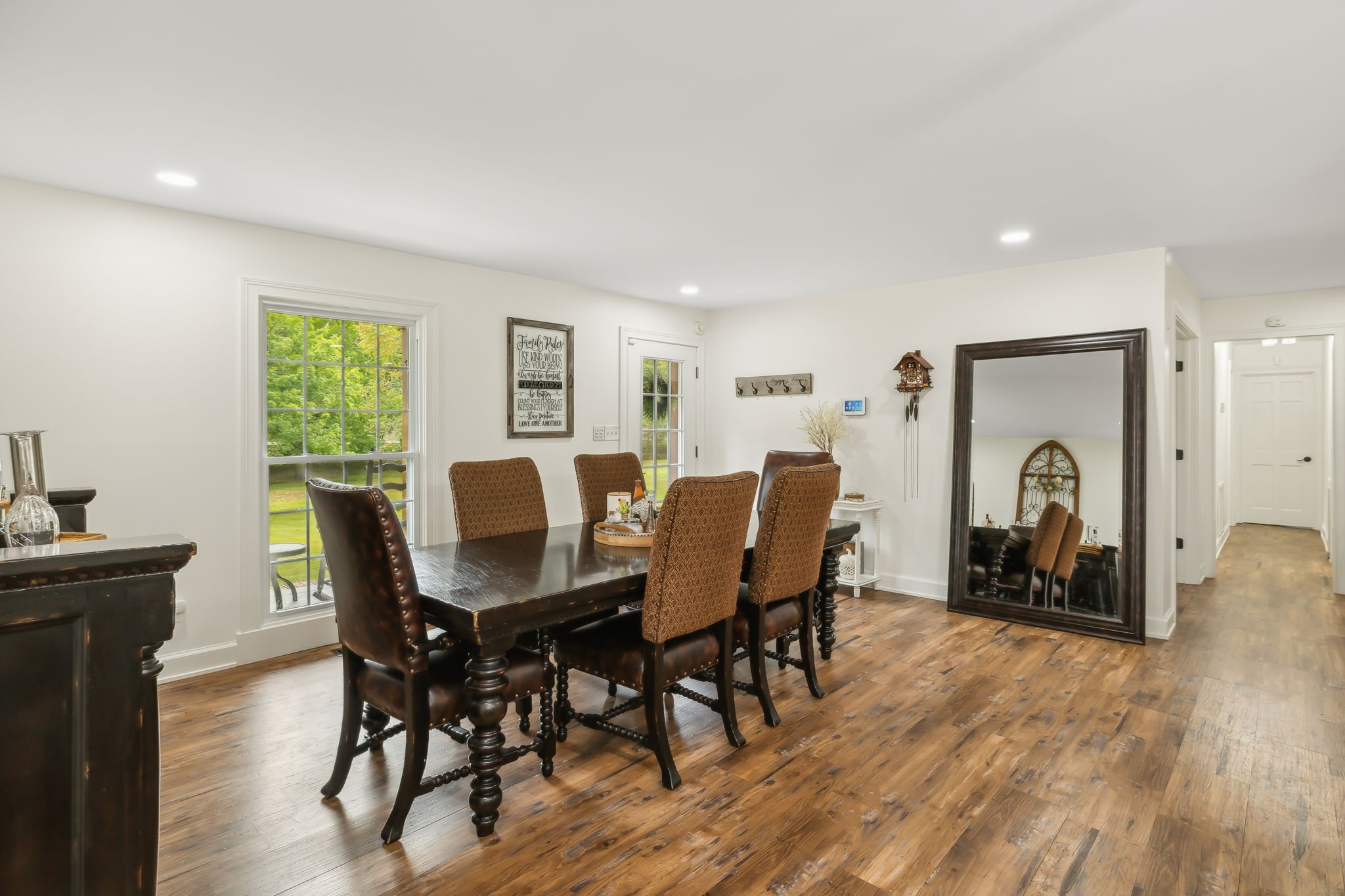 Listing photo id 6 for 9708 Hawthorne Street 558