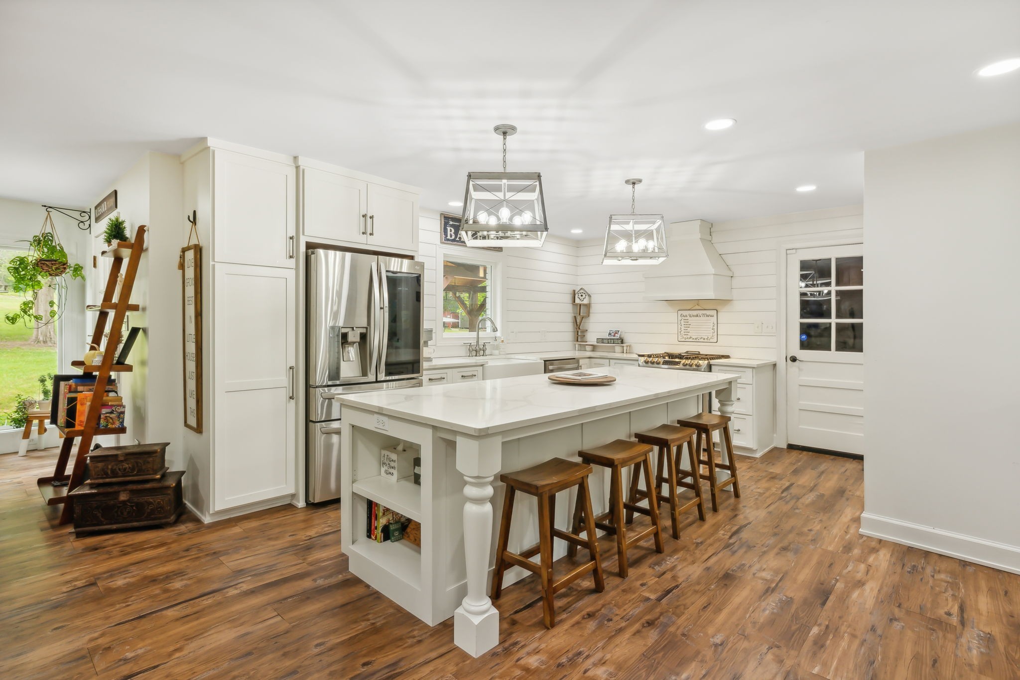 Listing photo id 7 for 9708 Hawthorne Street 558