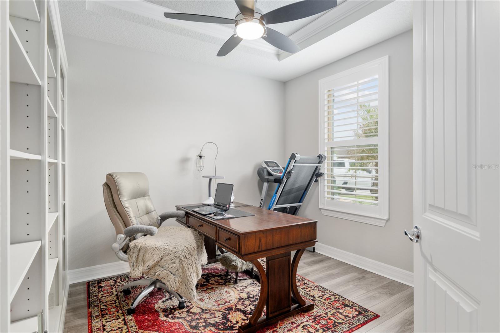 Listing photo id 13 for 6816 95th Circle