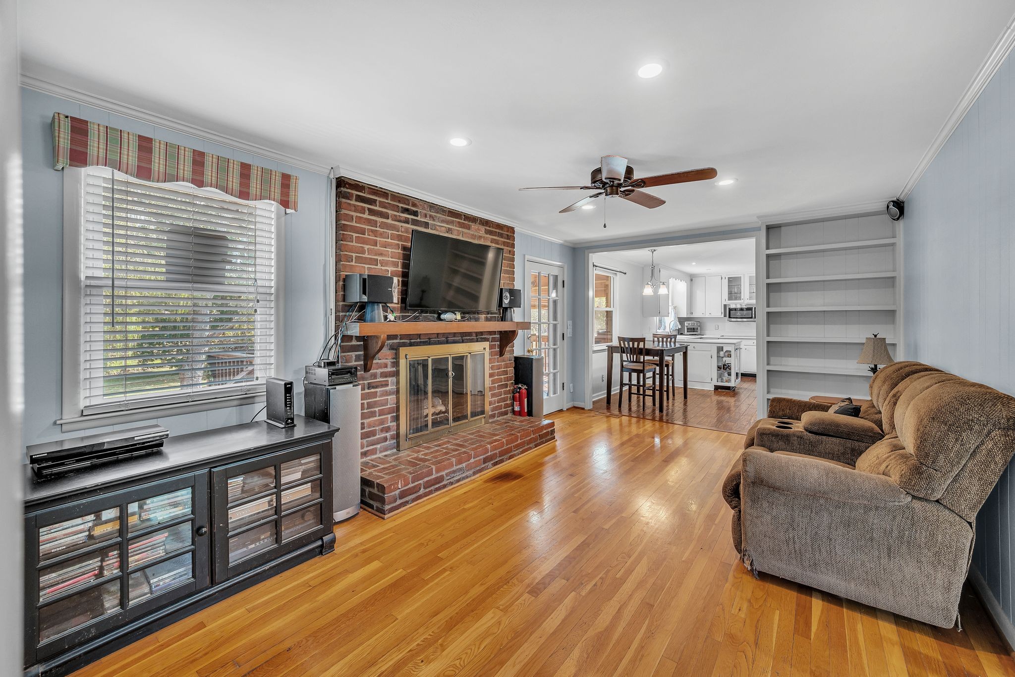 Image 10 of 26 For 2115 39th Drive