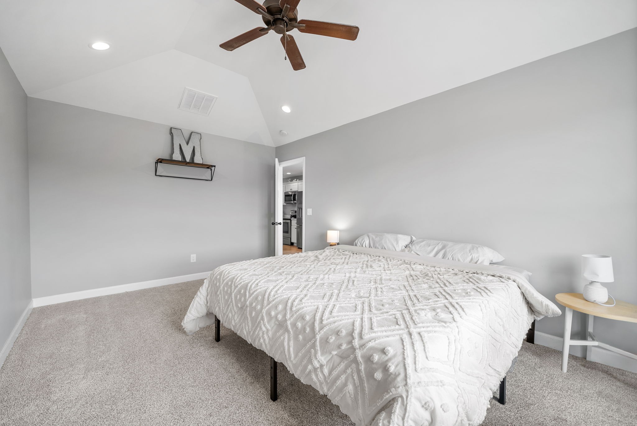 Image 17 of 46 For 950 43rd Place