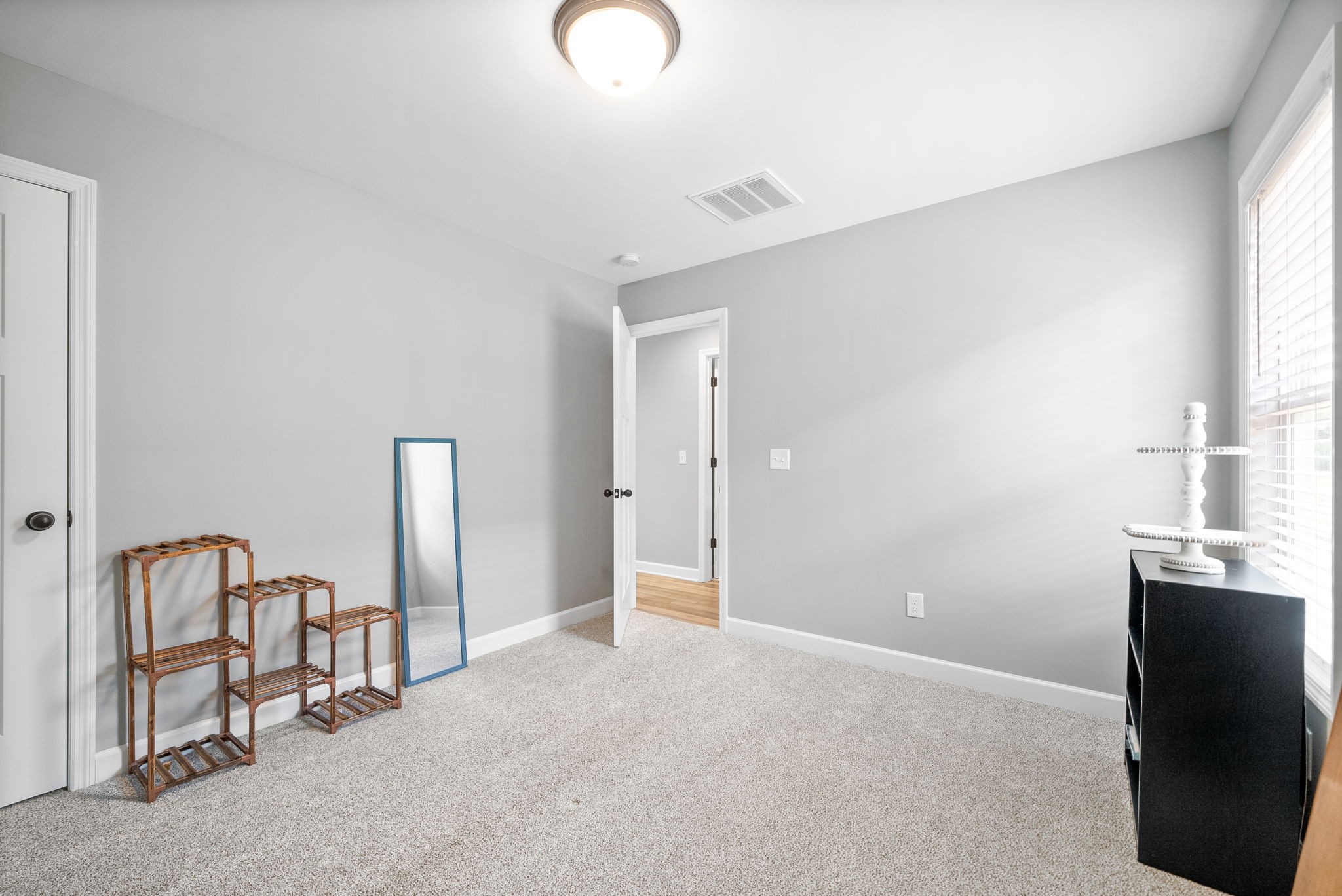 Image 24 of 46 For 950 43rd Place