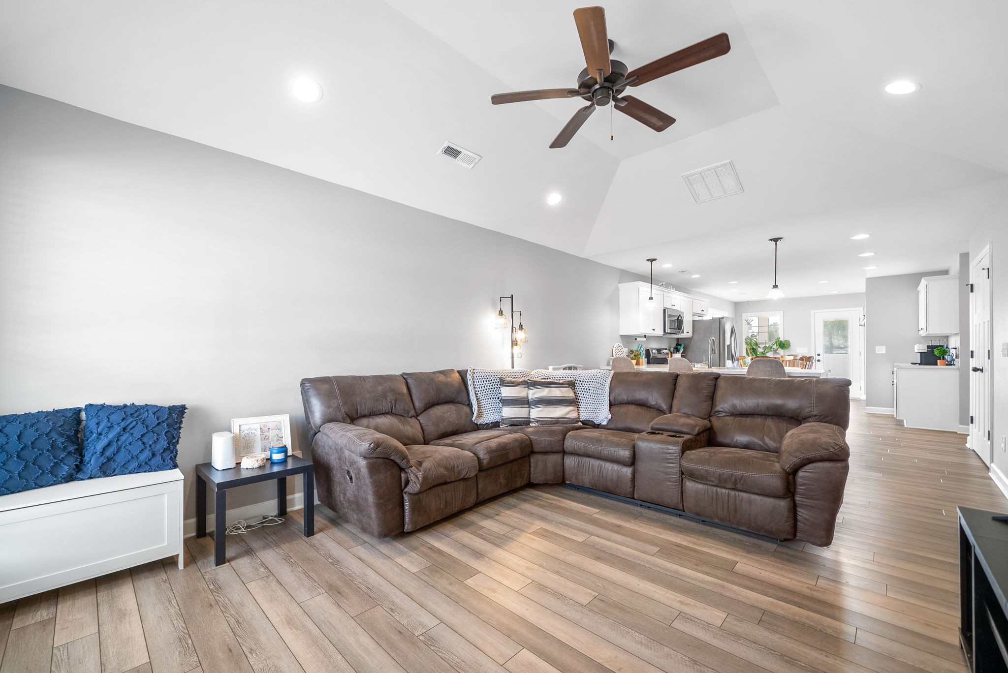 Image 6 of 46 For 950 43rd Place