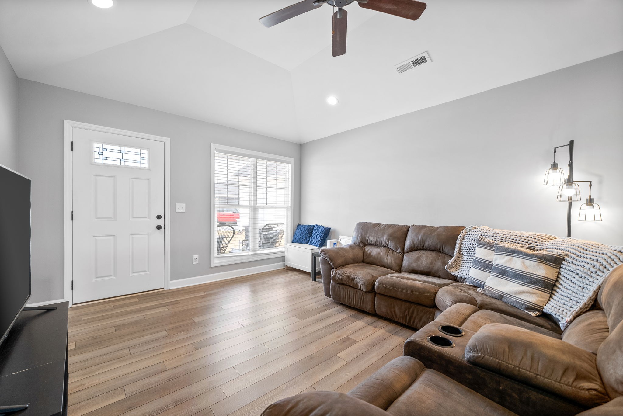 Image 8 of 46 For 950 43rd Place