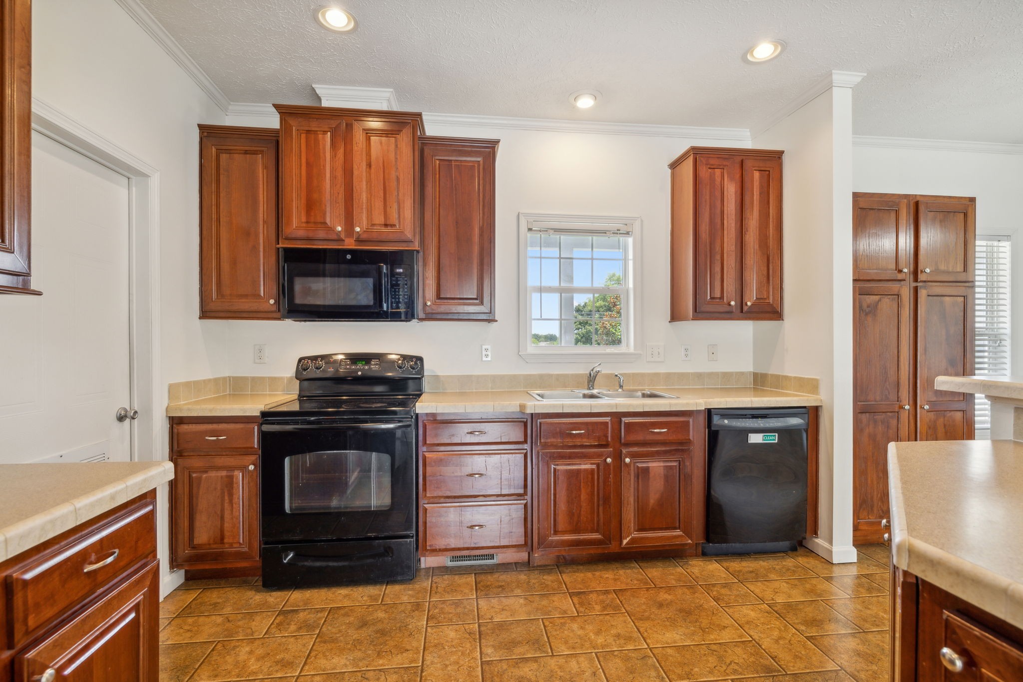 Image 14 of 48 For 219 7th Street