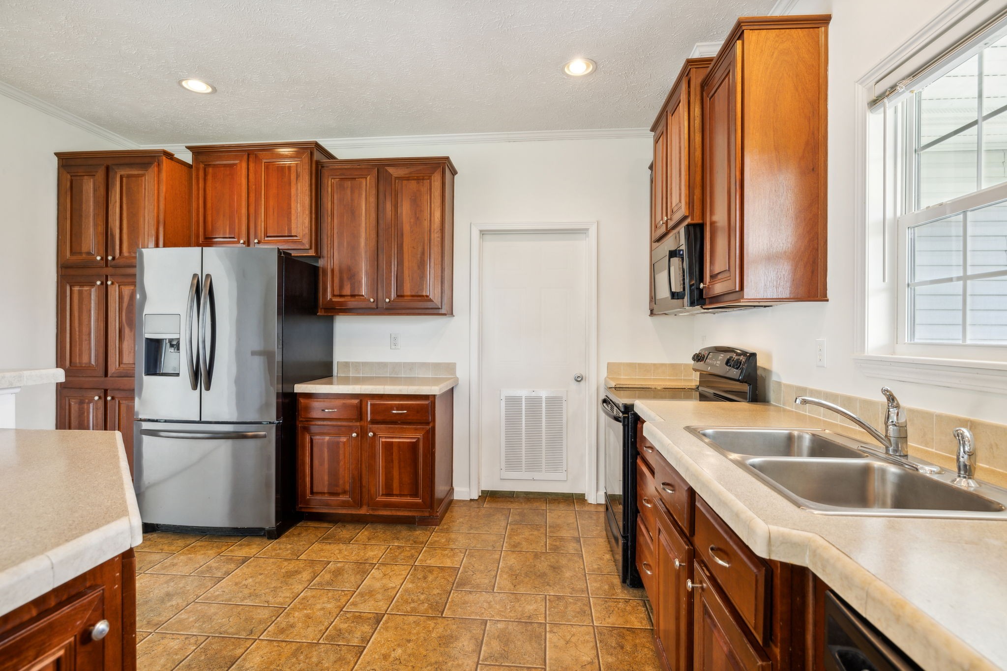 Image 15 of 48 For 219 7th Street