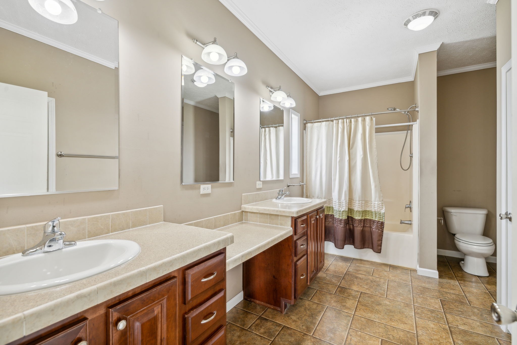 Image 24 of 48 For 219 7th Street