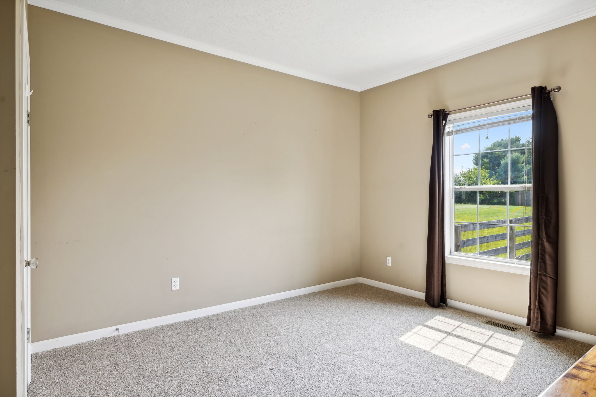 Image 27 of 48 For 219 7th Street