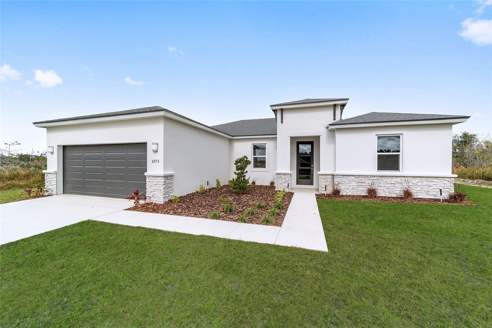 Listing photo id 0 for 8401 Inca Way